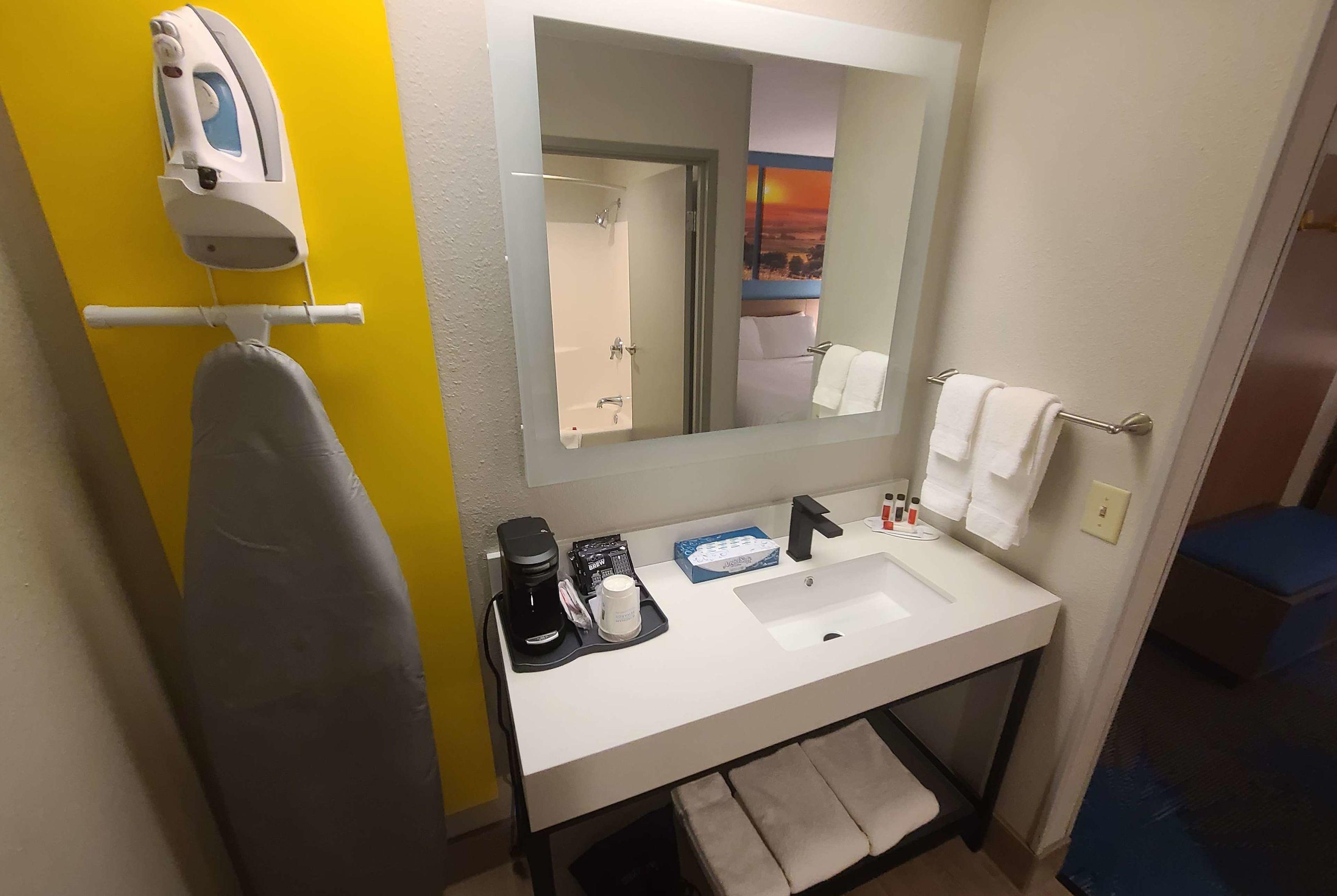 Days Inn Johnson Creek — photo 5