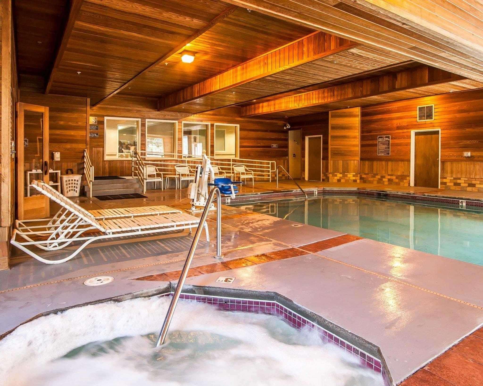 Comfort Suites — photo 4