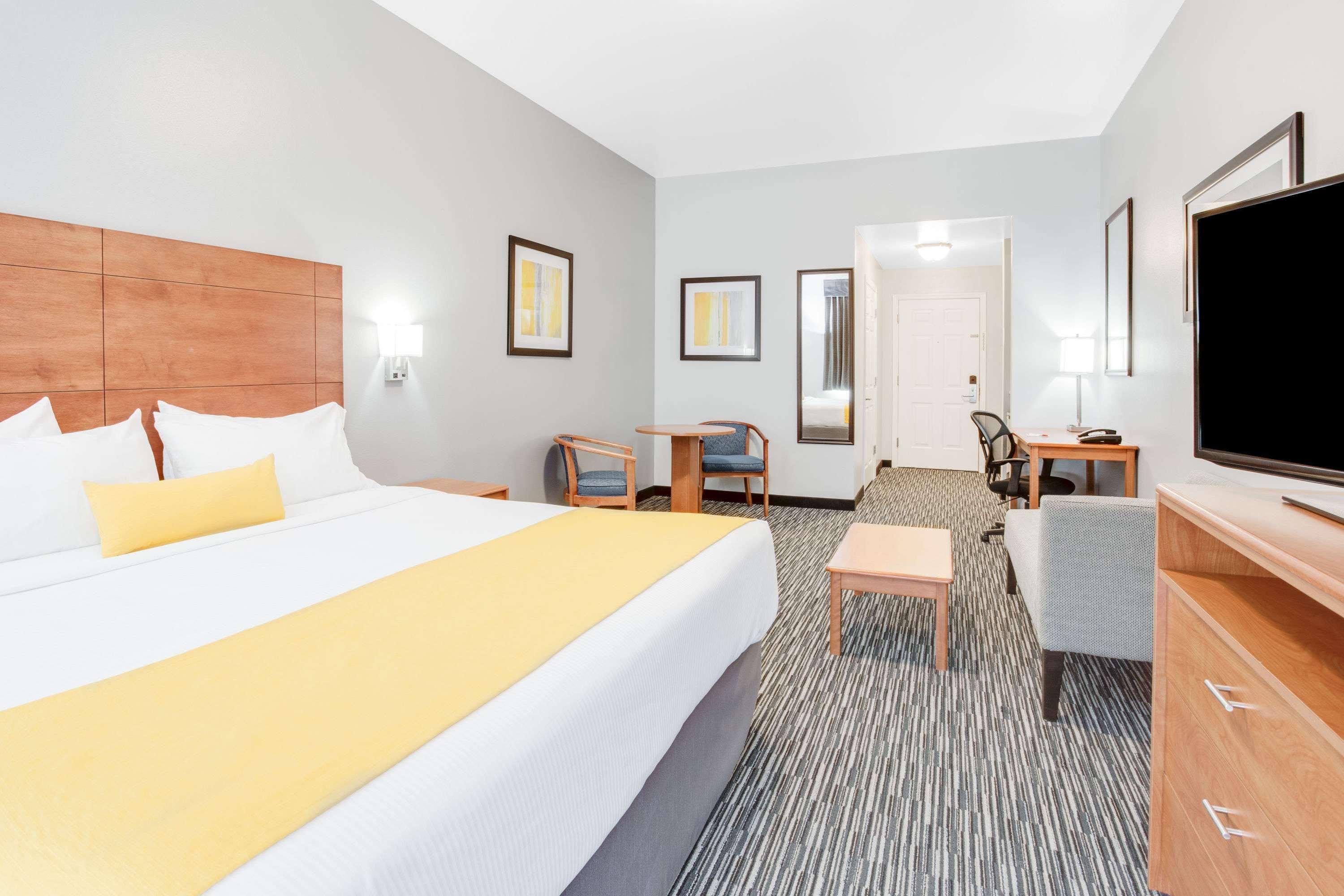 Ramada Marina — photo 4