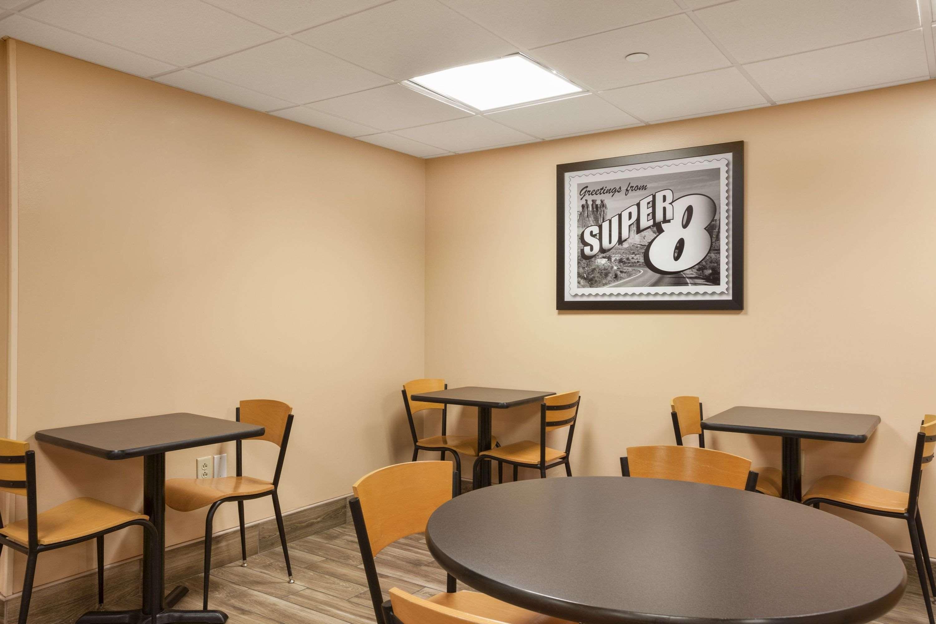 Super 8 by Wyndham Mount Laurel — photo 5