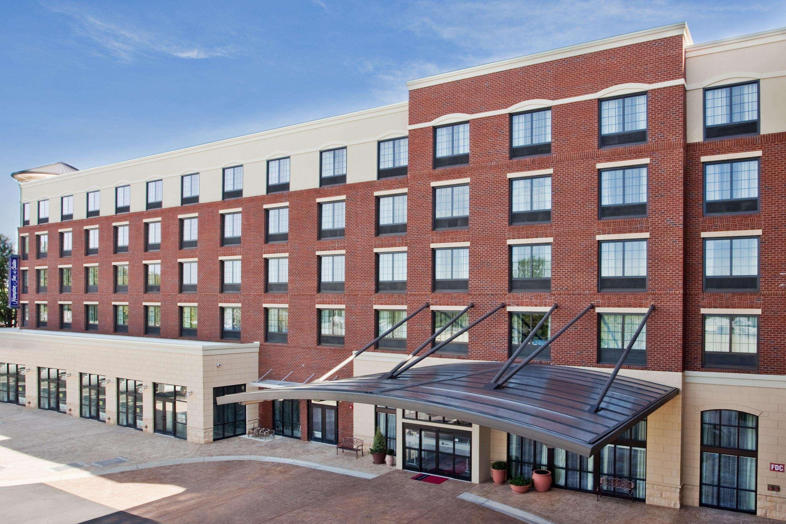 Hampton Inn & Suites Chapel Hill-Carrboro/Downtown — photo 3