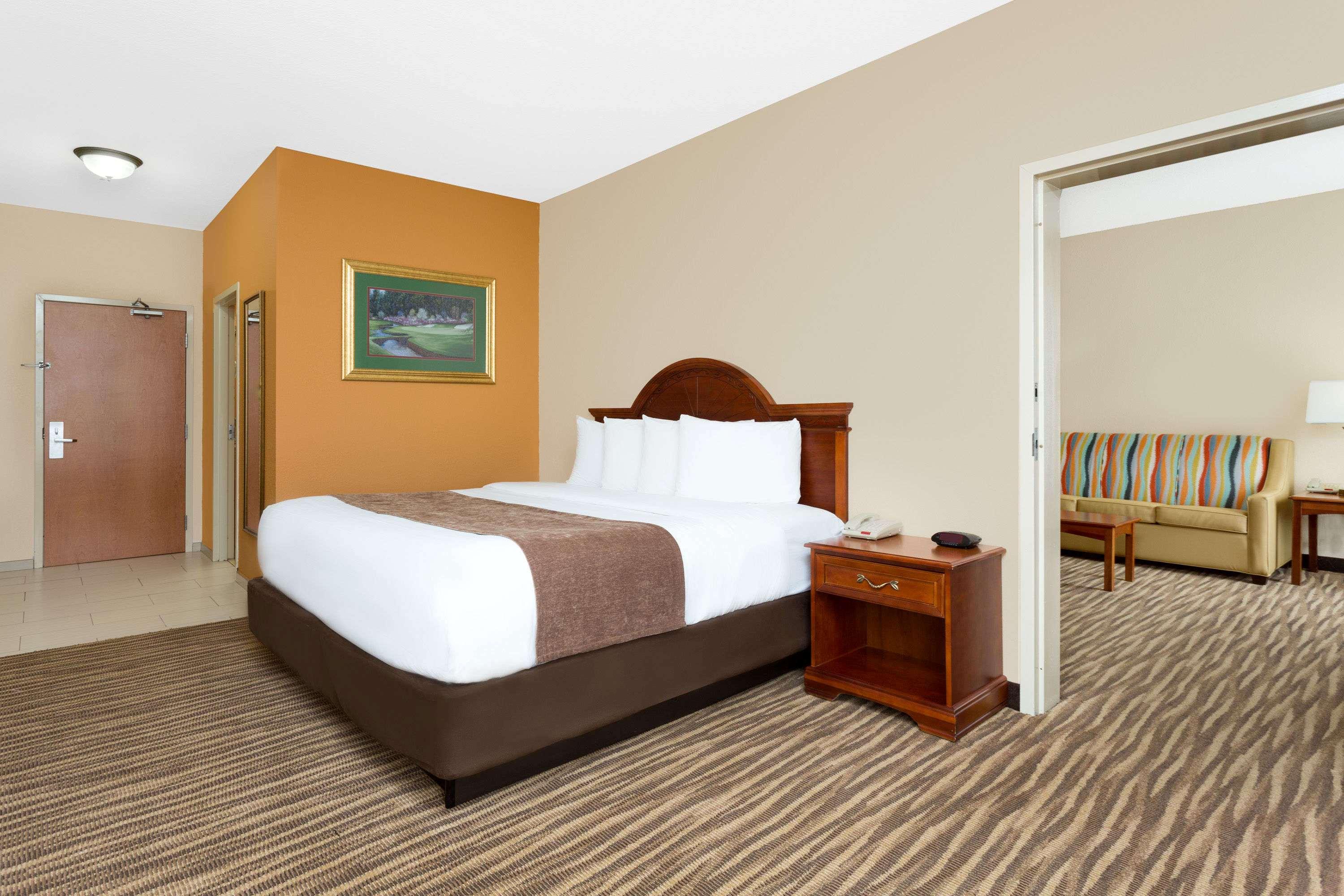 Baymont Inn & Suites Augusta Riverwatch — photo 4