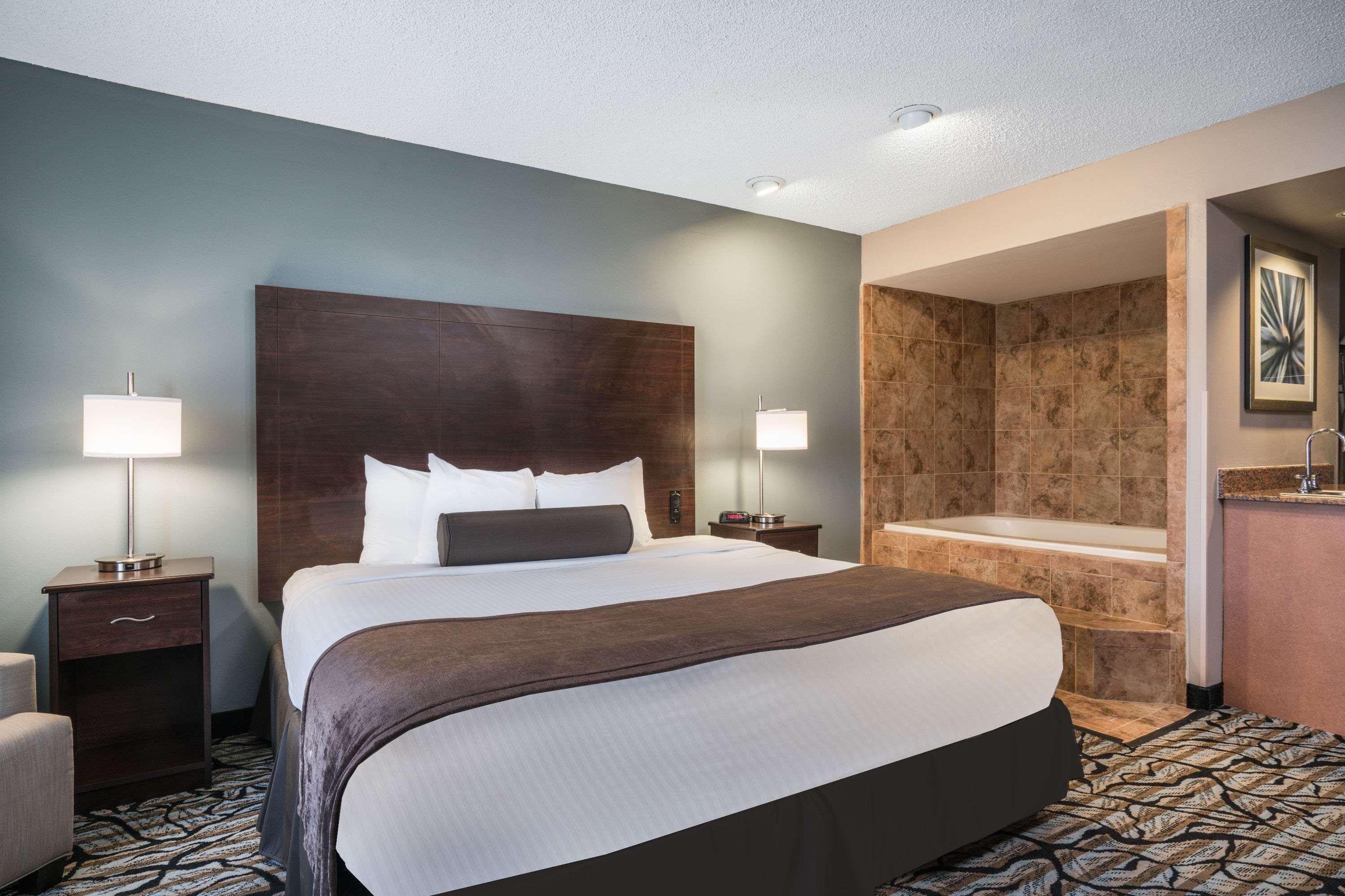 Days Inn & Suites by Wyndham Wausau — photo 4