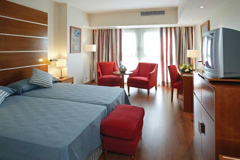 Hotel ILUNION Málaga — photo 4