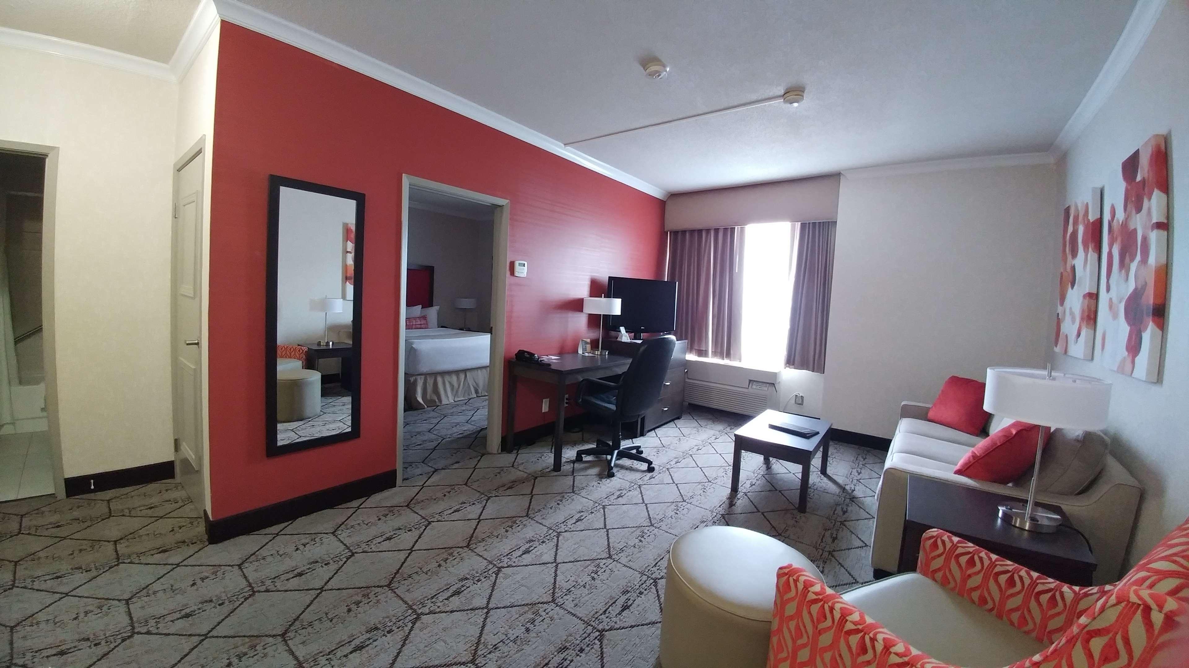 Best Western Plus Rose City Suites — photo 4