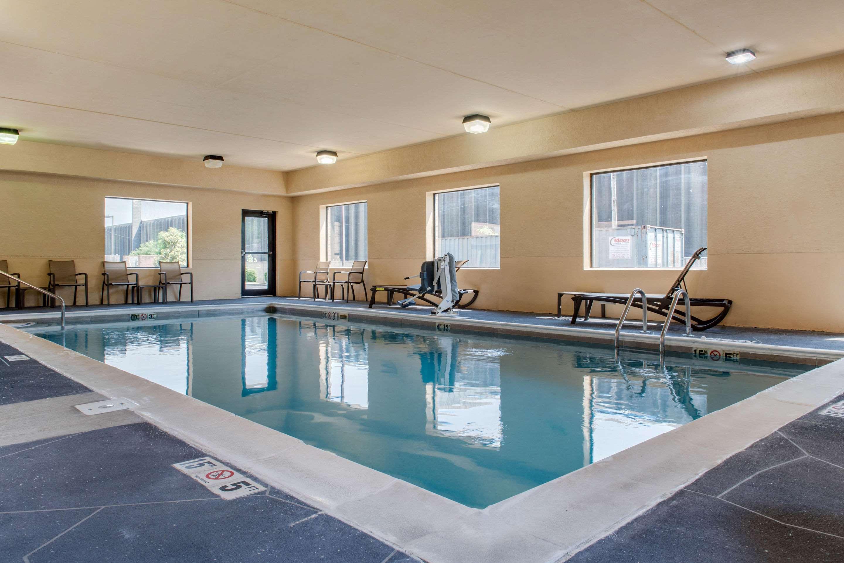 Comfort Suites Airport — photo 4
