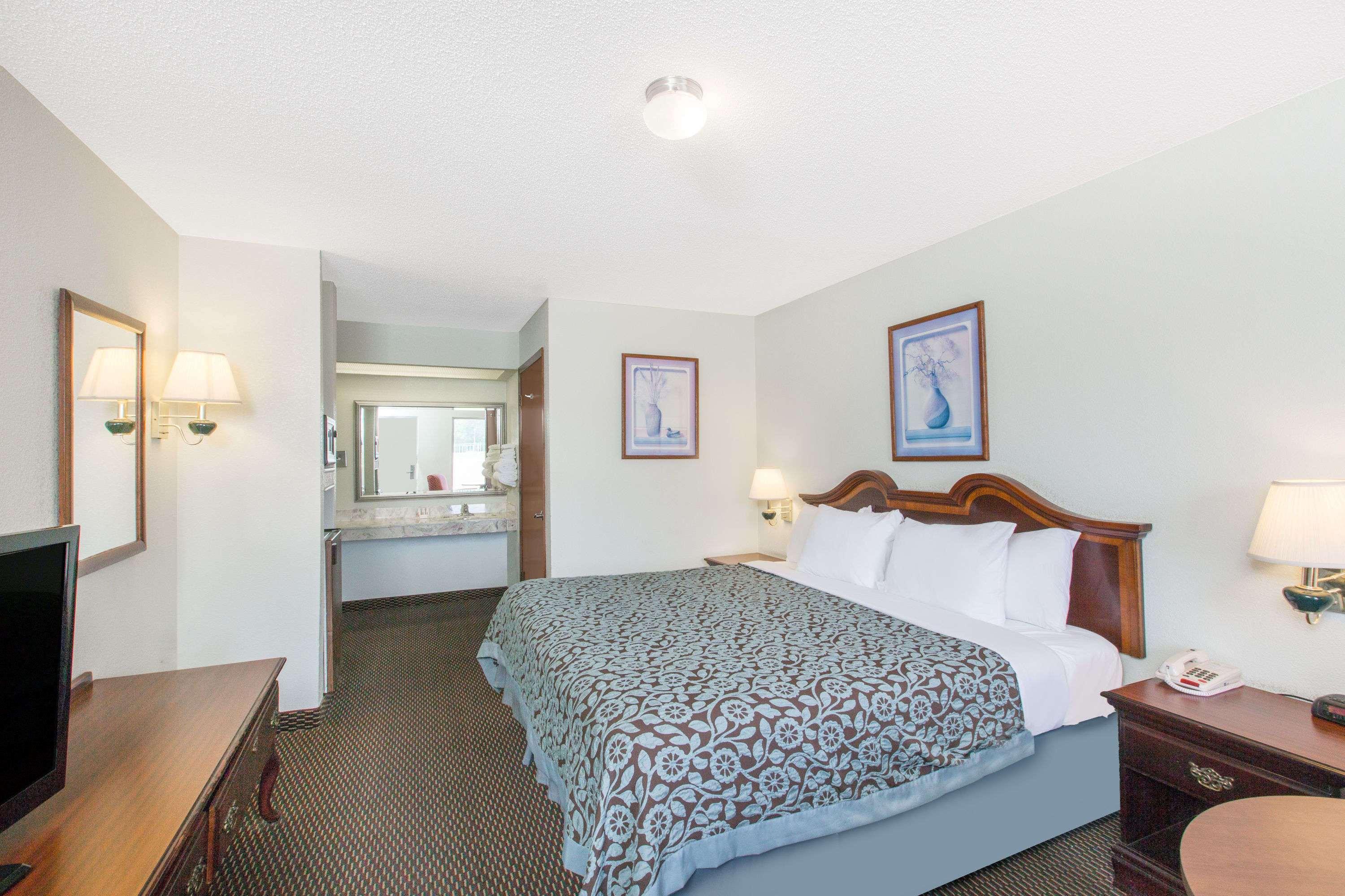 Days Inn by Wyndham West Point — photo 4