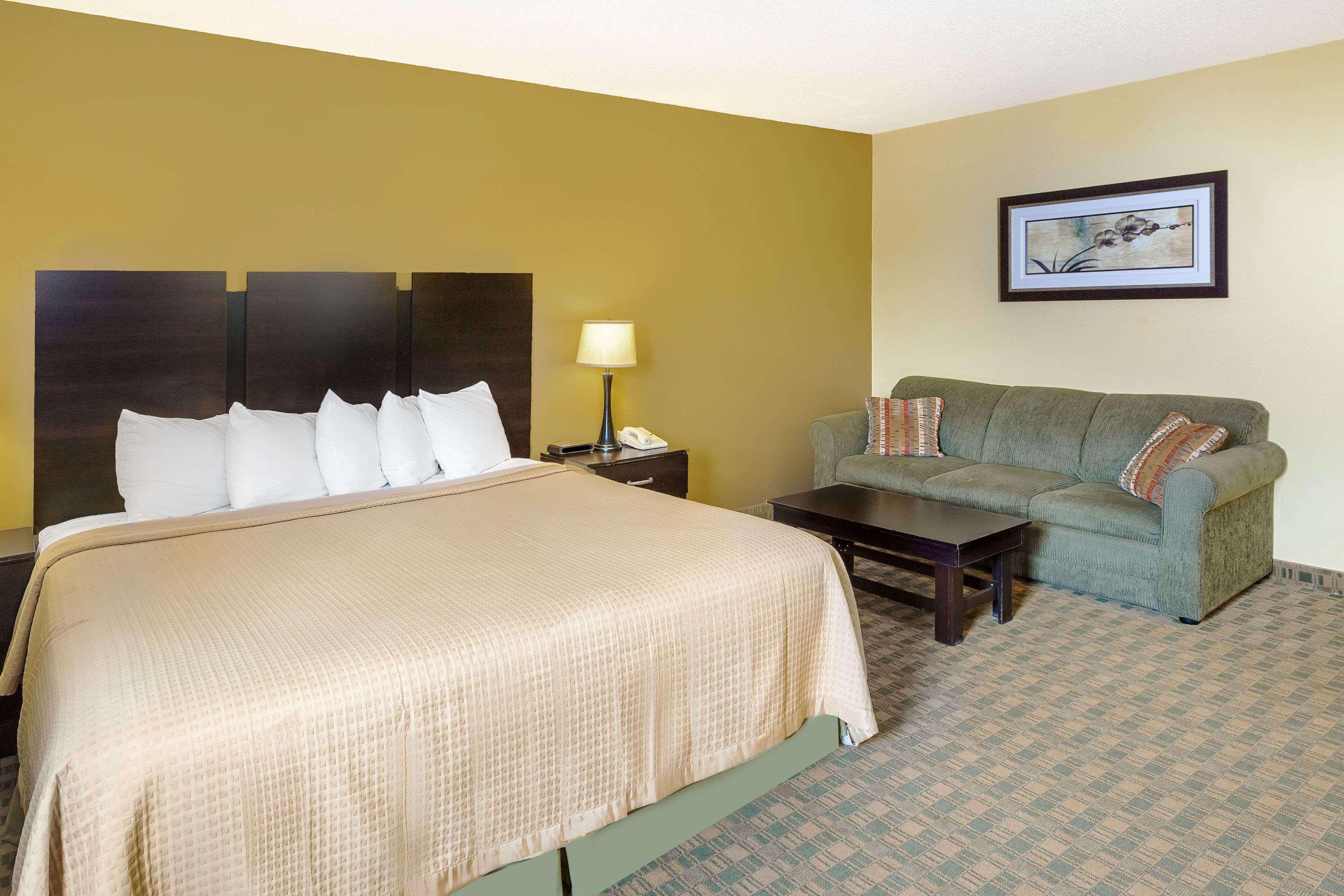 Days Inn by Wyndham Yankton SD — photo 5