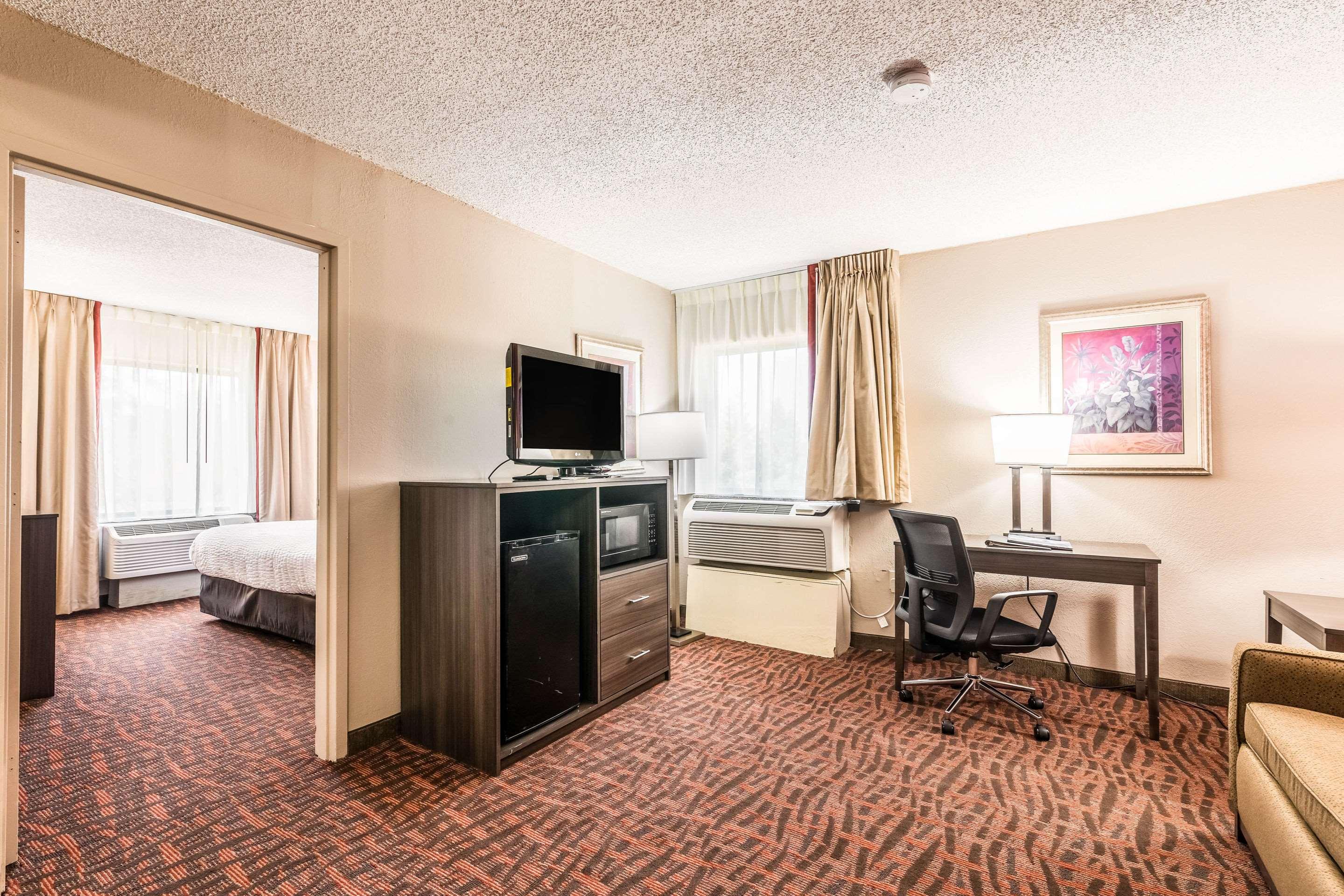 Clarion Inn & Suites — photo 5