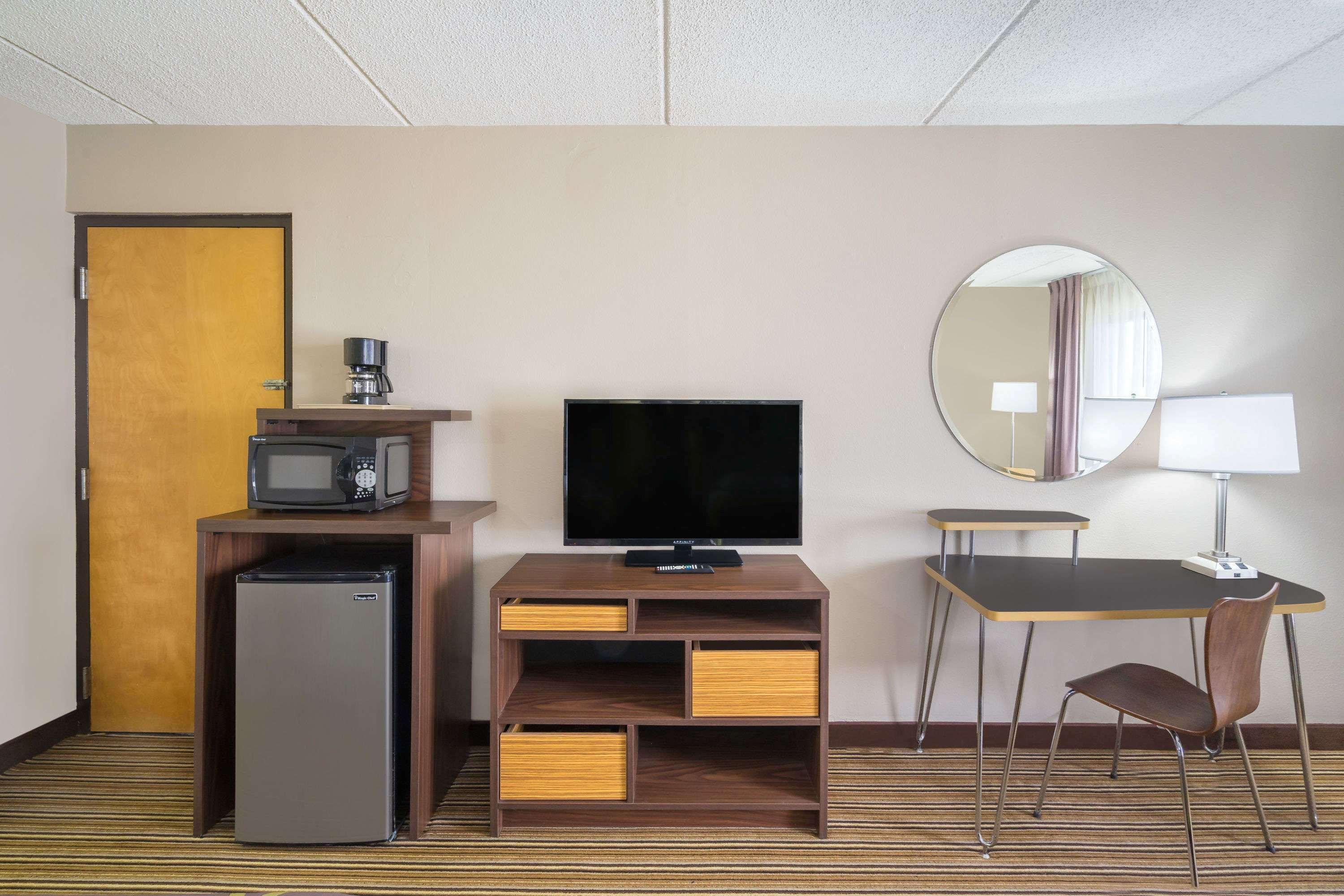 Super 8 by Wyndham Knoxville North/Powell — photo 4