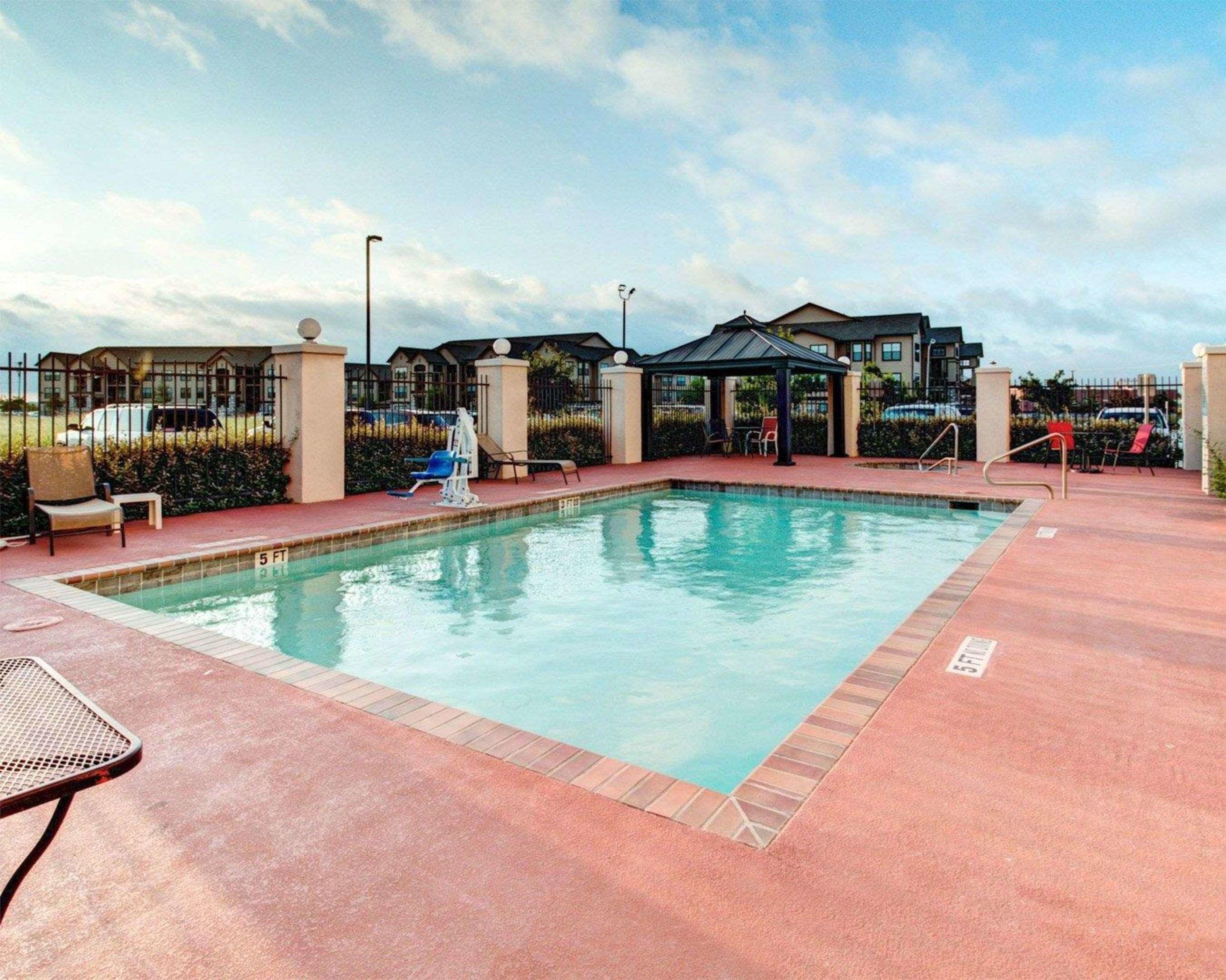 Comfort Suites Waxahachie - Dallas — photo 5