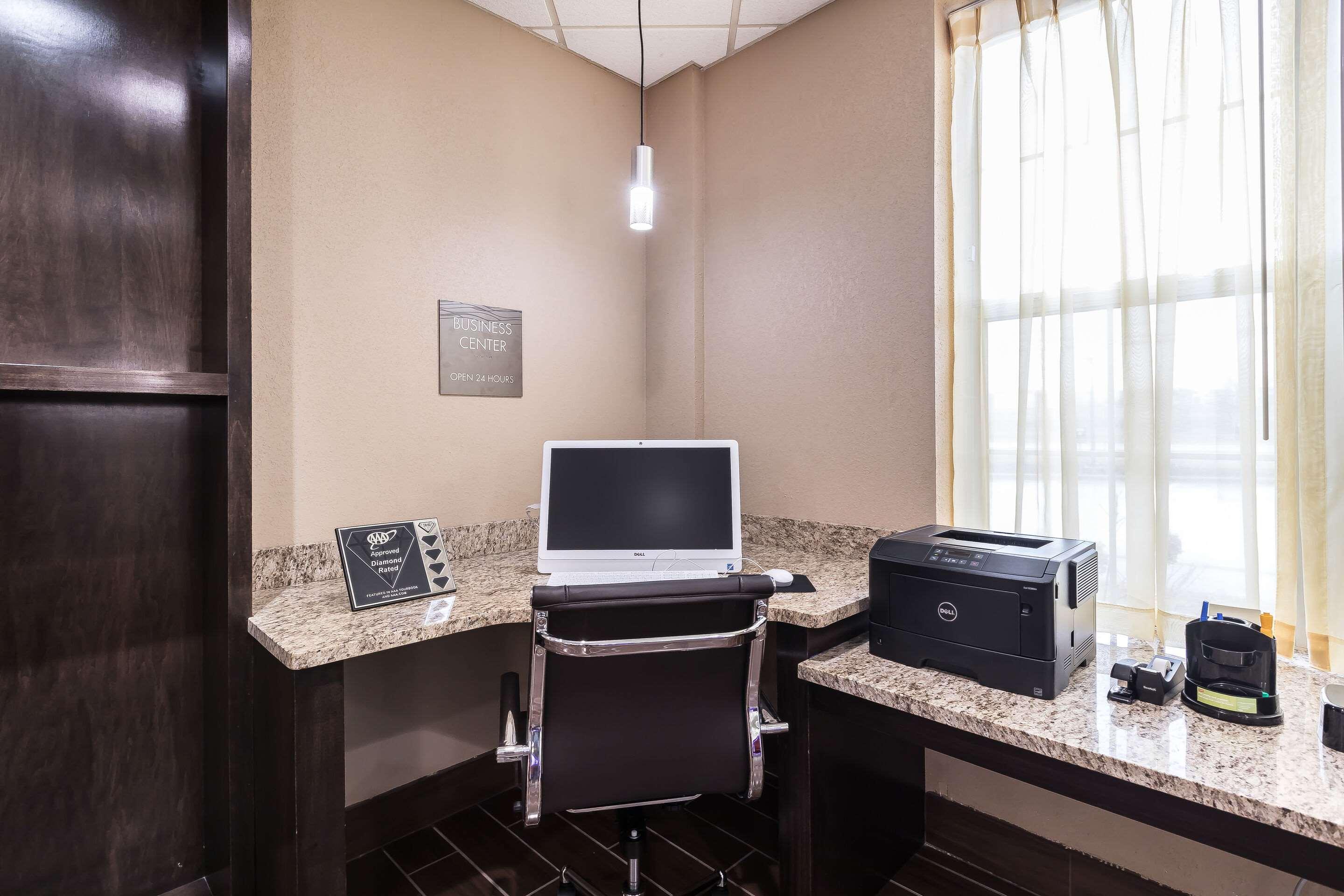 Comfort Inn & Suites — photo 5