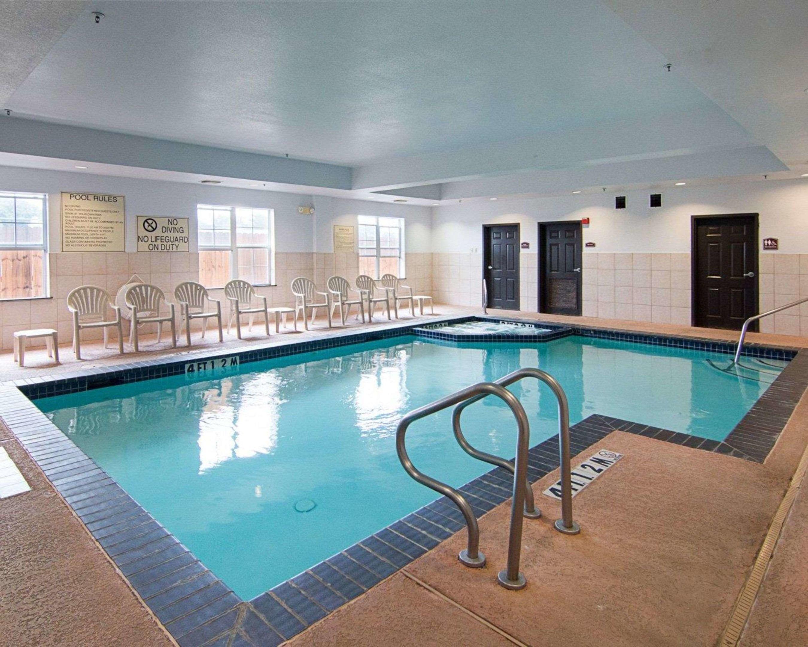 Comfort Suites — photo 4