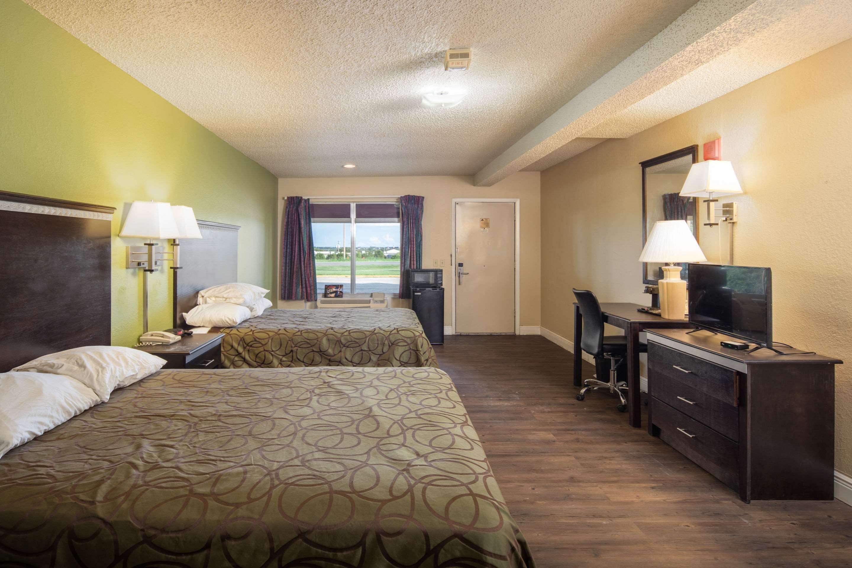 Rodeway Inn — photo 4