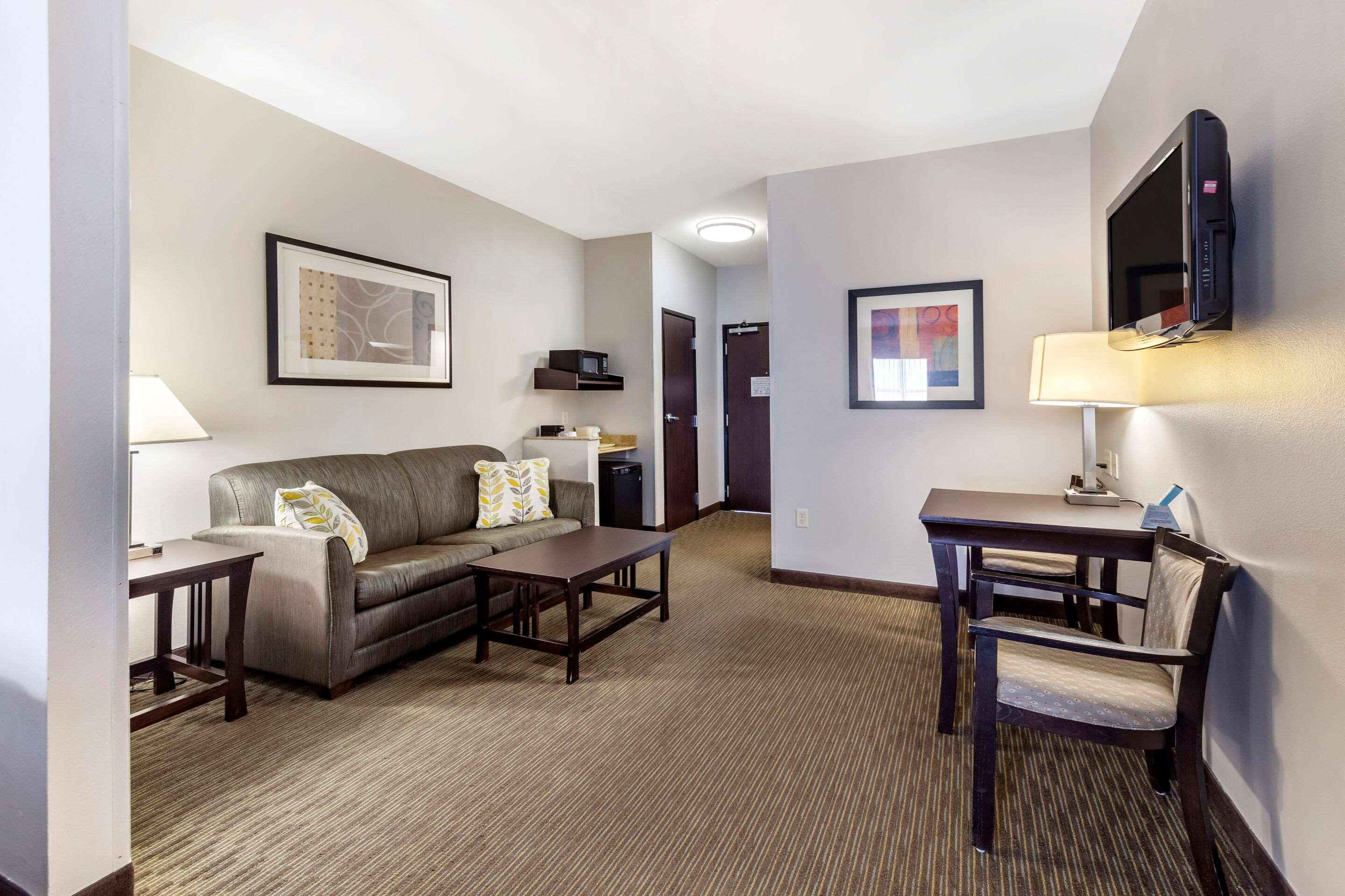 Comfort Inn Airport — photo 4