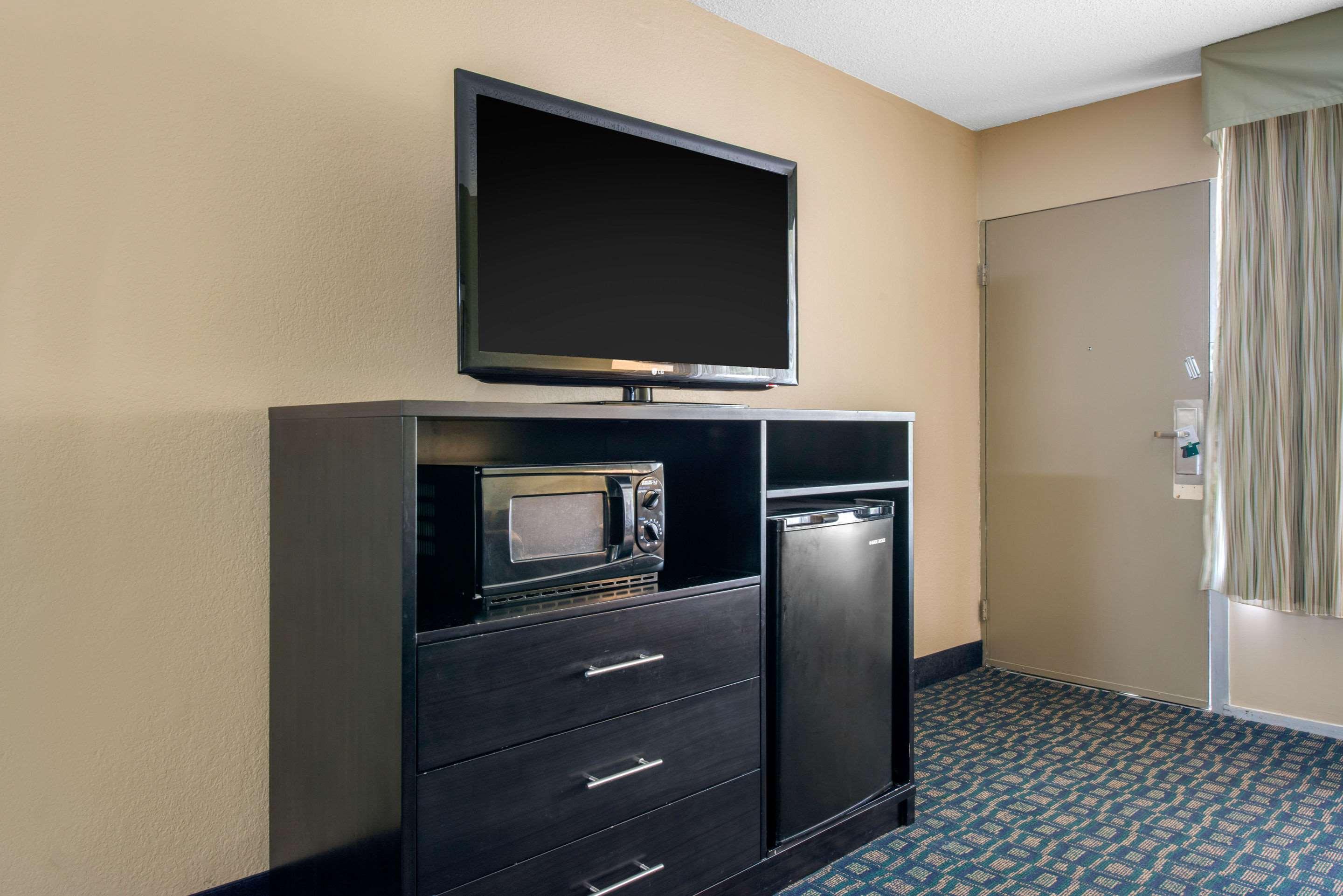 Quality Inn & Suites and Conference Center — photo 4