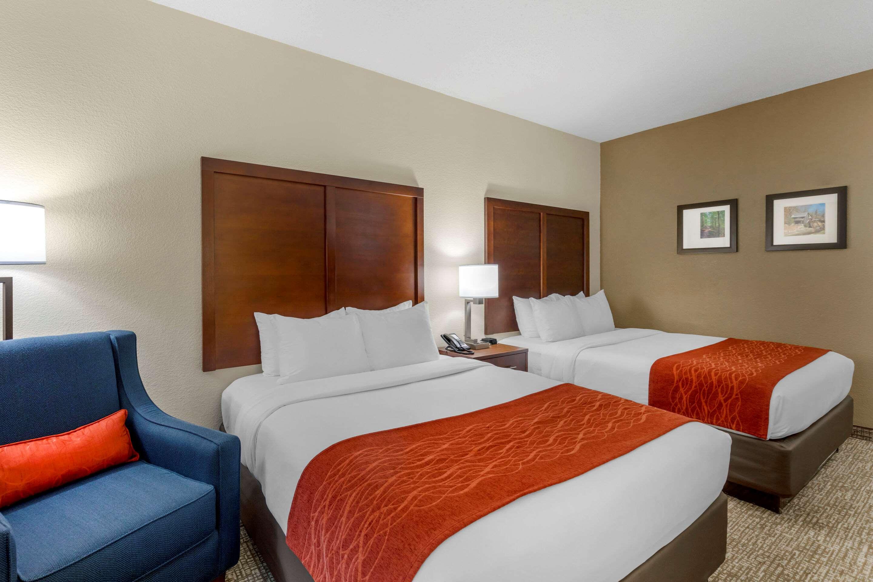 Comfort Inn & Suites — photo 4