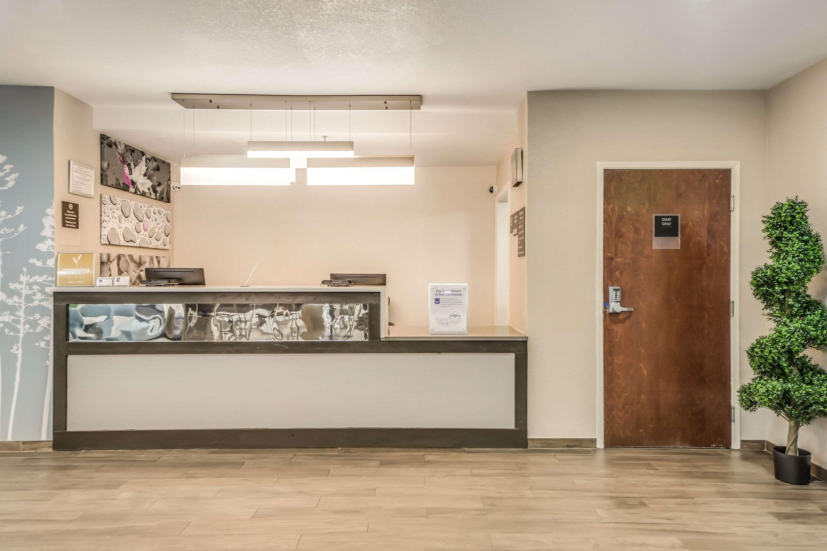 Kingsland Inn & Suites — photo 4