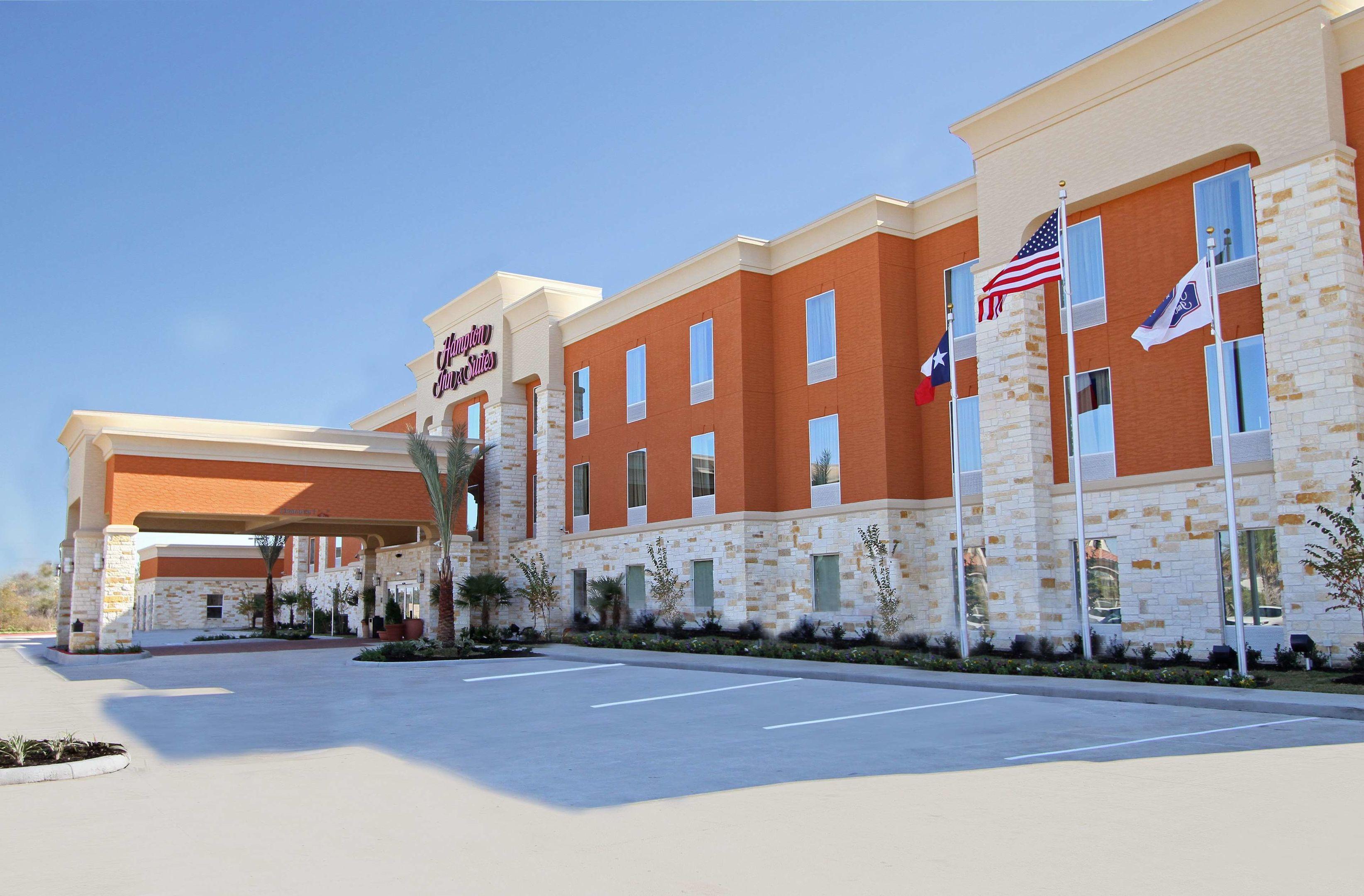 Hampton Inn and Suites Winnie — photo 3