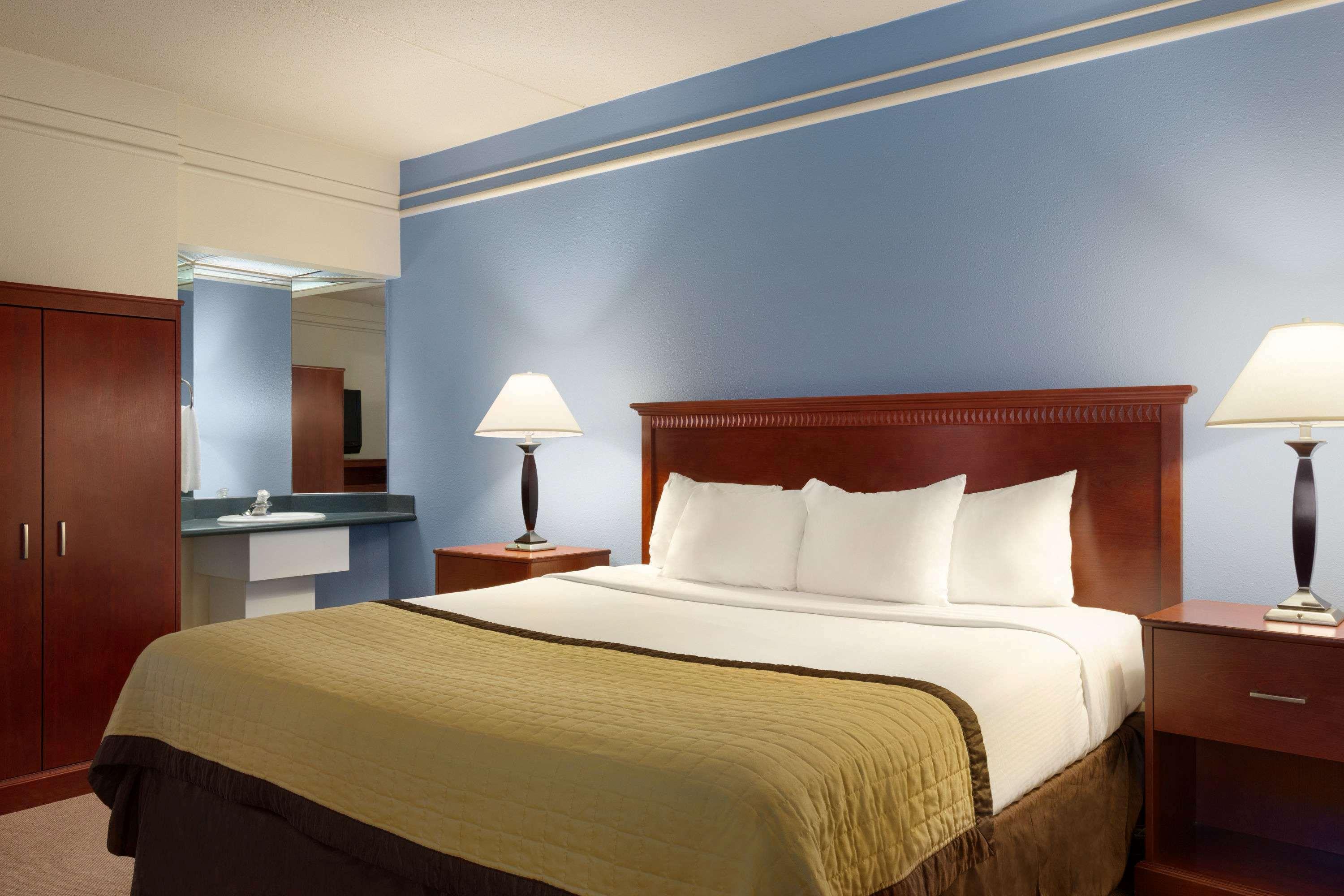 Ramada Fargo — photo 4