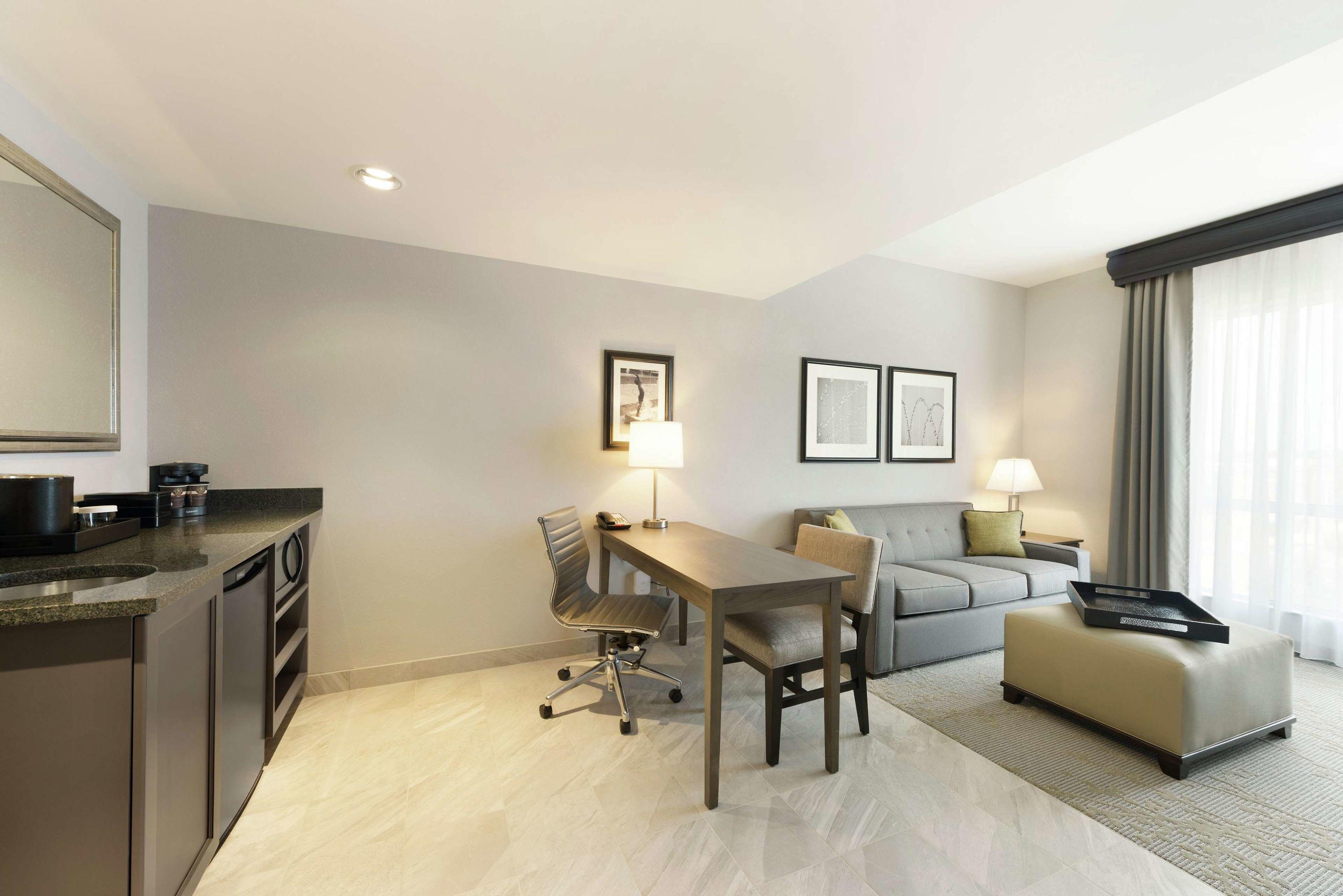 Embassy Suites Charlotte Ayrsley — photo 5