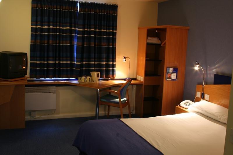 Holiday Inn Express Southampton West — photo 3