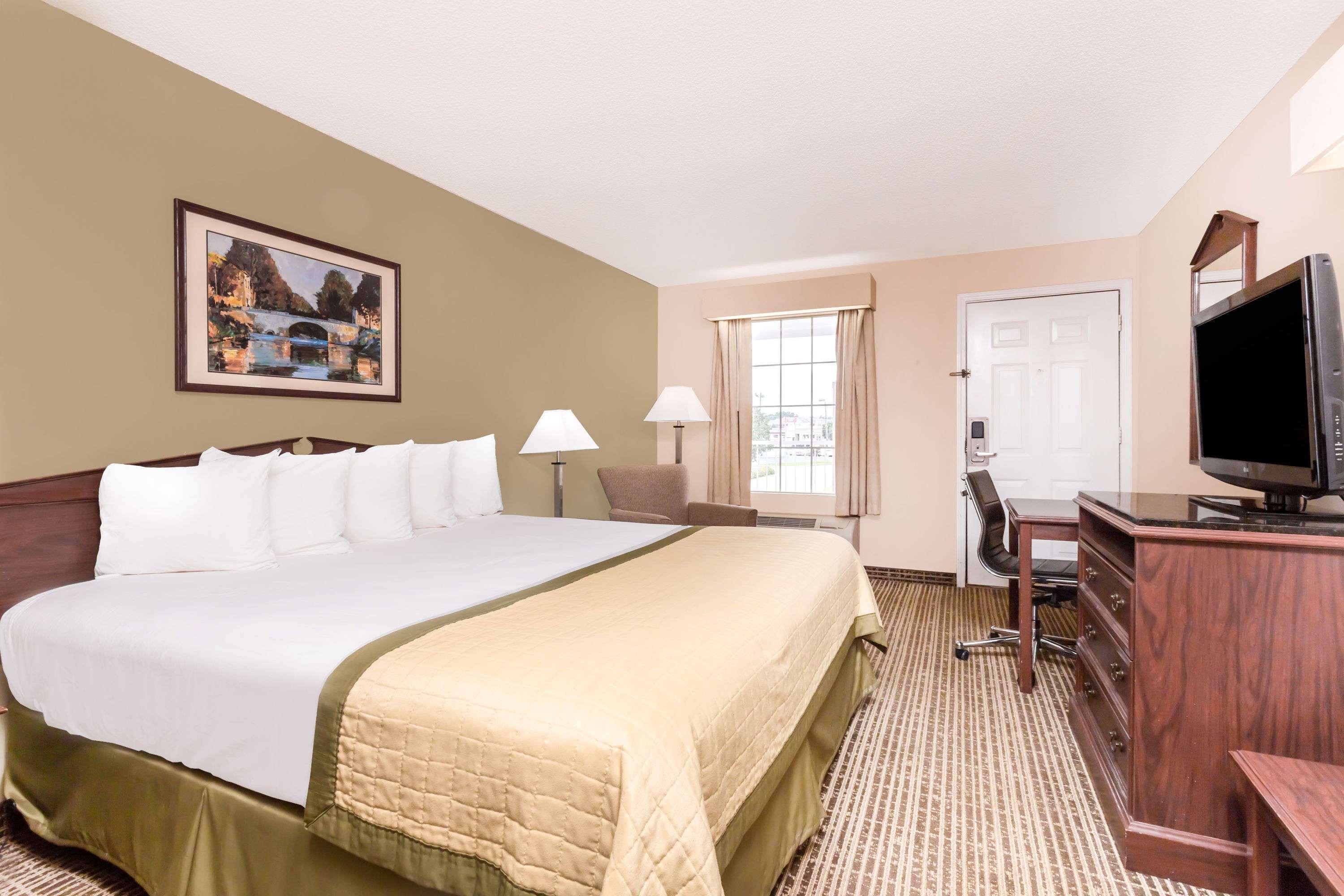 Baymont Inn & Suites Albany at Albany Mall — photo 5