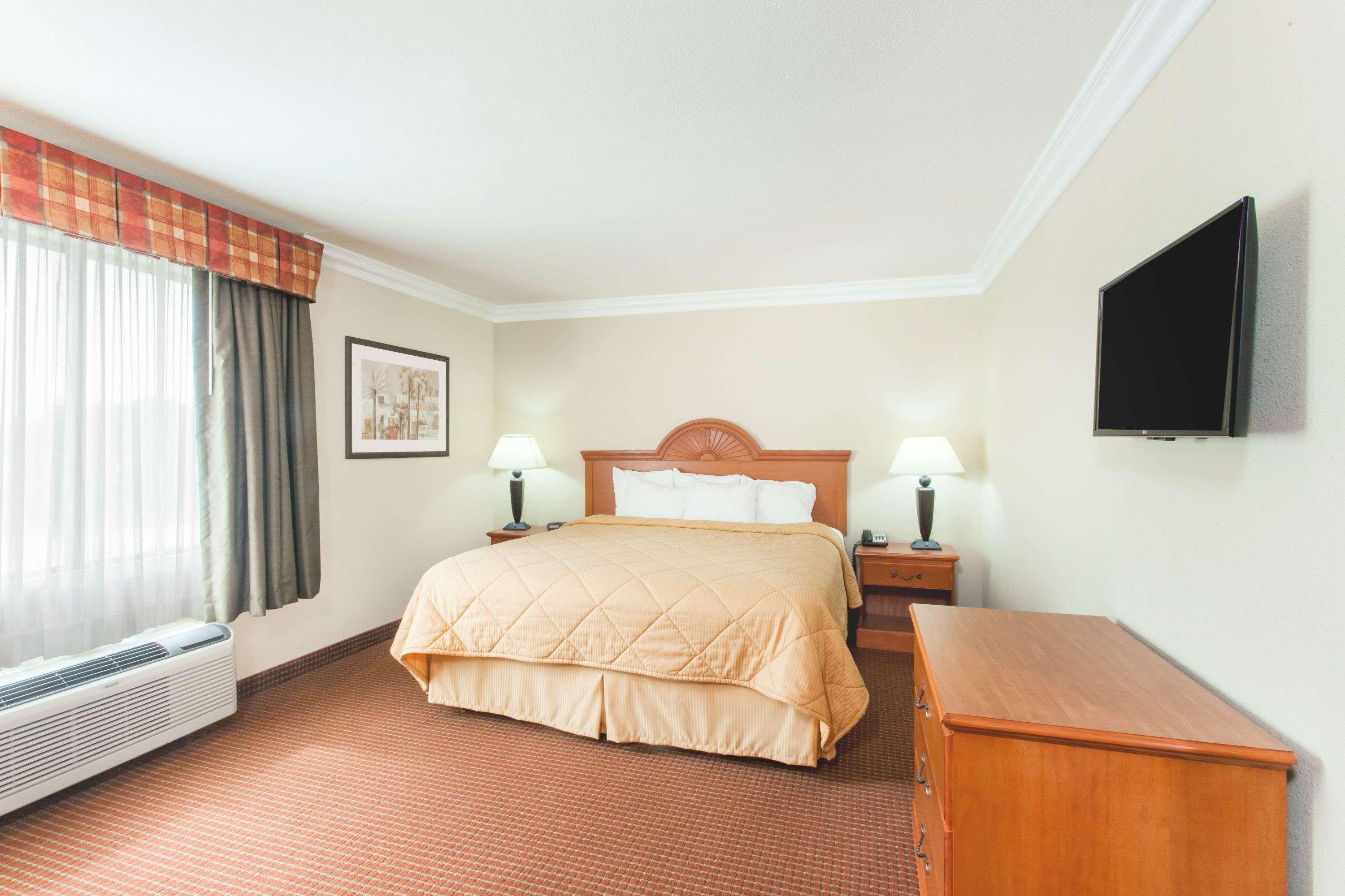 Days Inn Carlsbad — photo 4