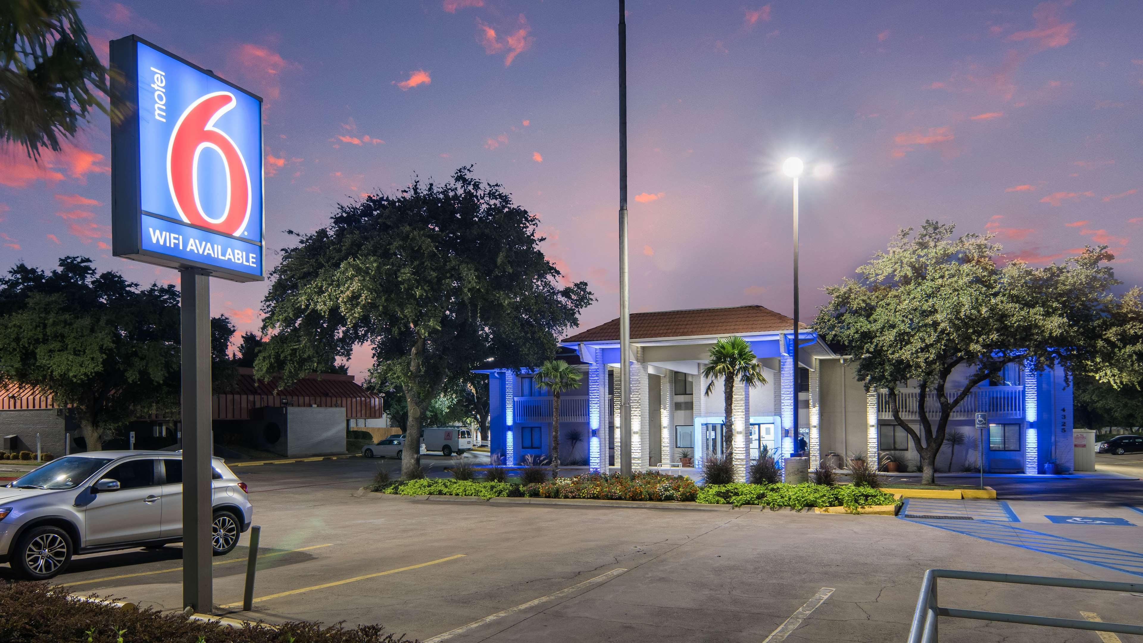 Motel 6 Dallas - Addison — photo 5