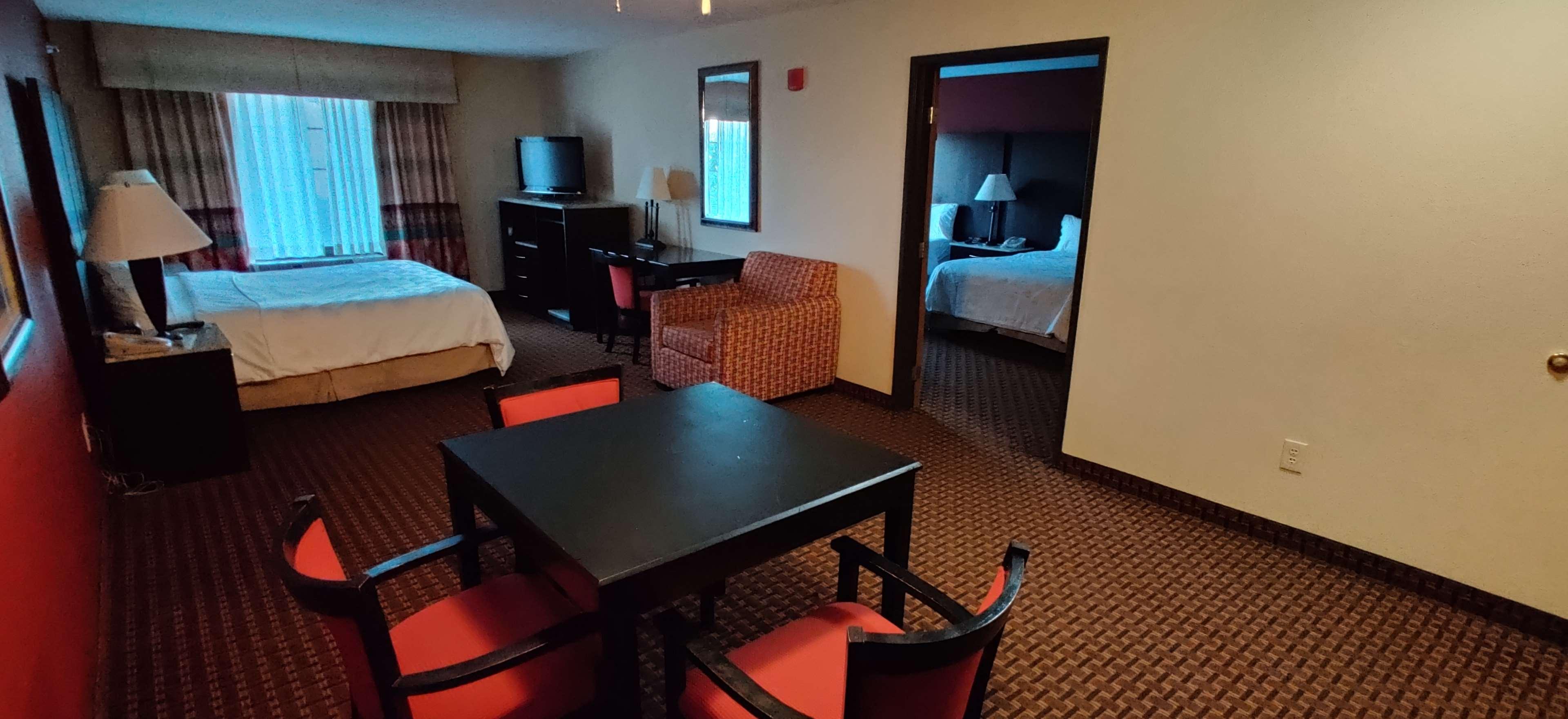 Holiday Inn Hotel & Suites Owatonna — photo 3