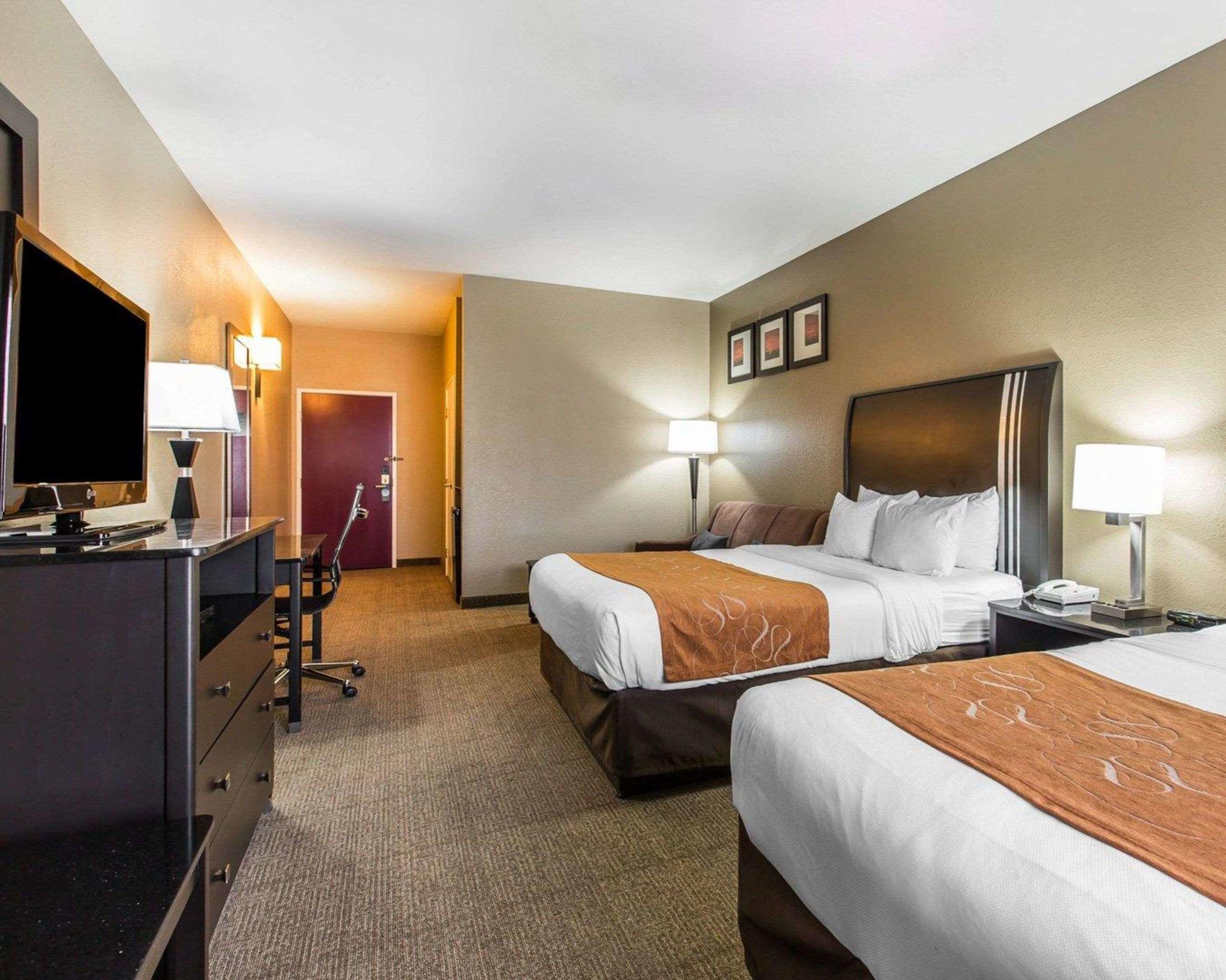 Comfort Suites Bakersfield — photo 5