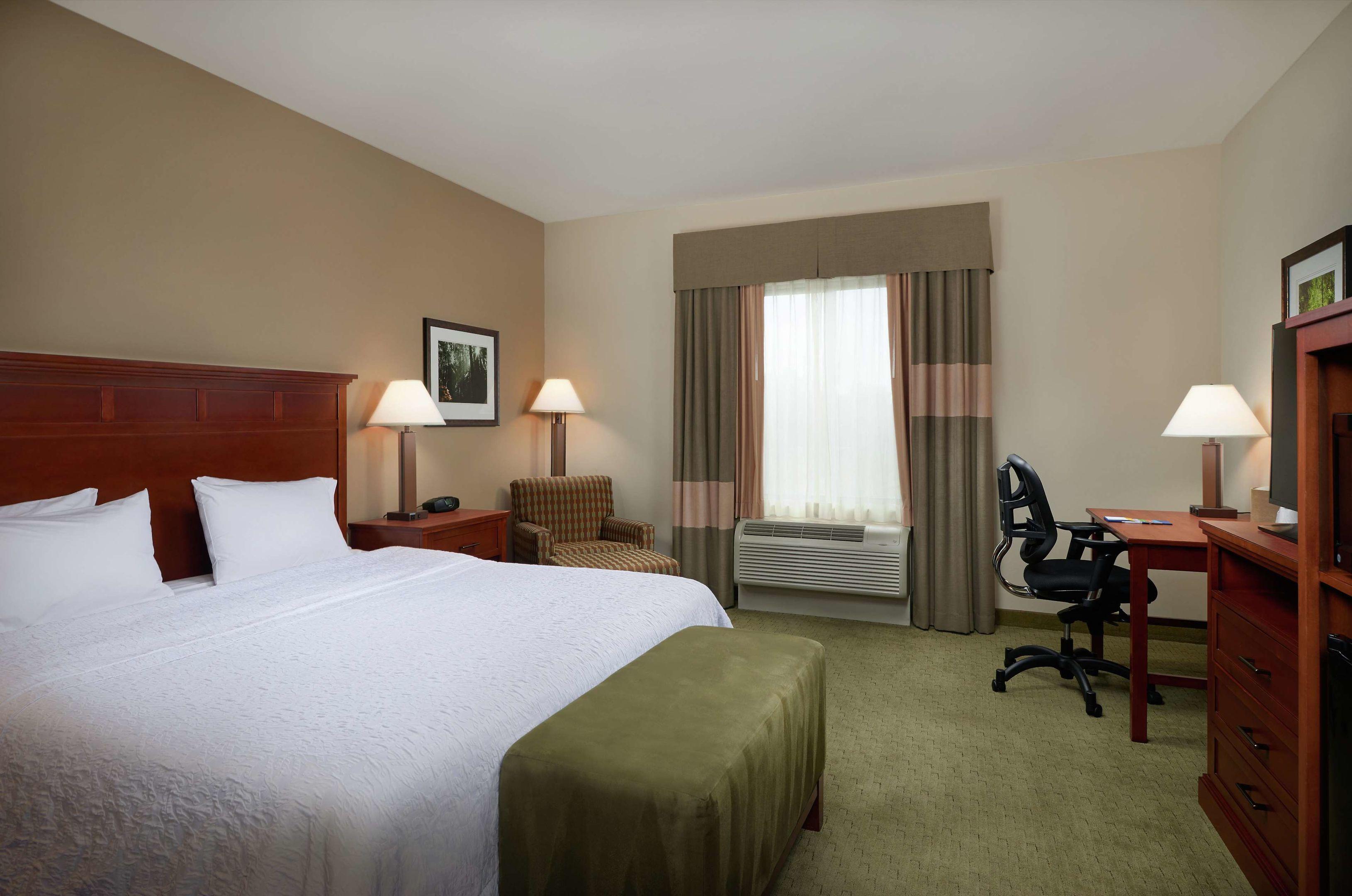 Hampton Inn & Suites Salem — photo 4