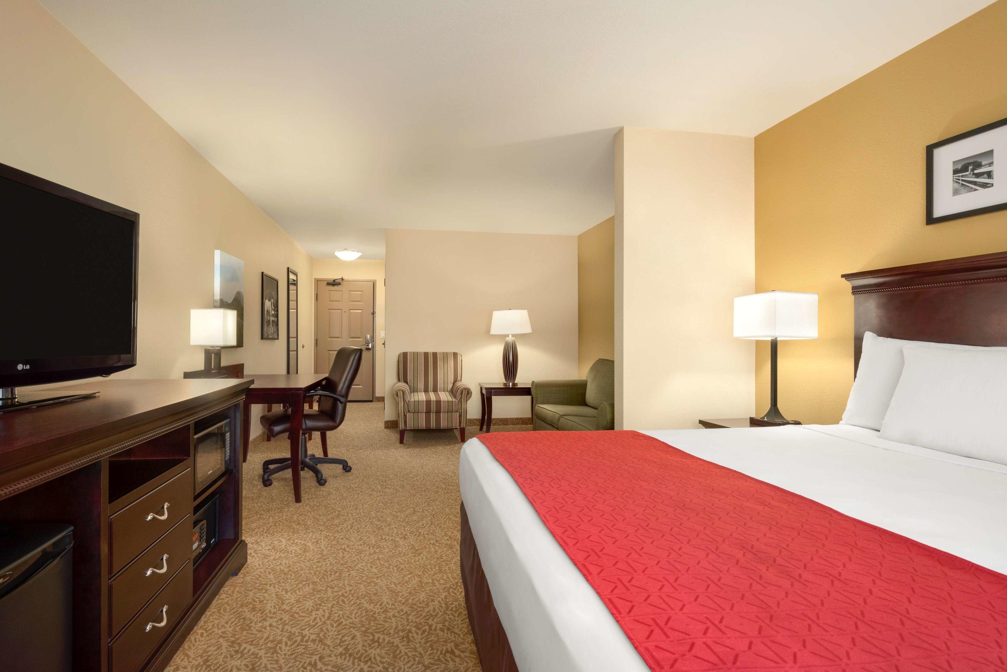 Country Inn & Suites by Radisson, Minot, ND — photo 4