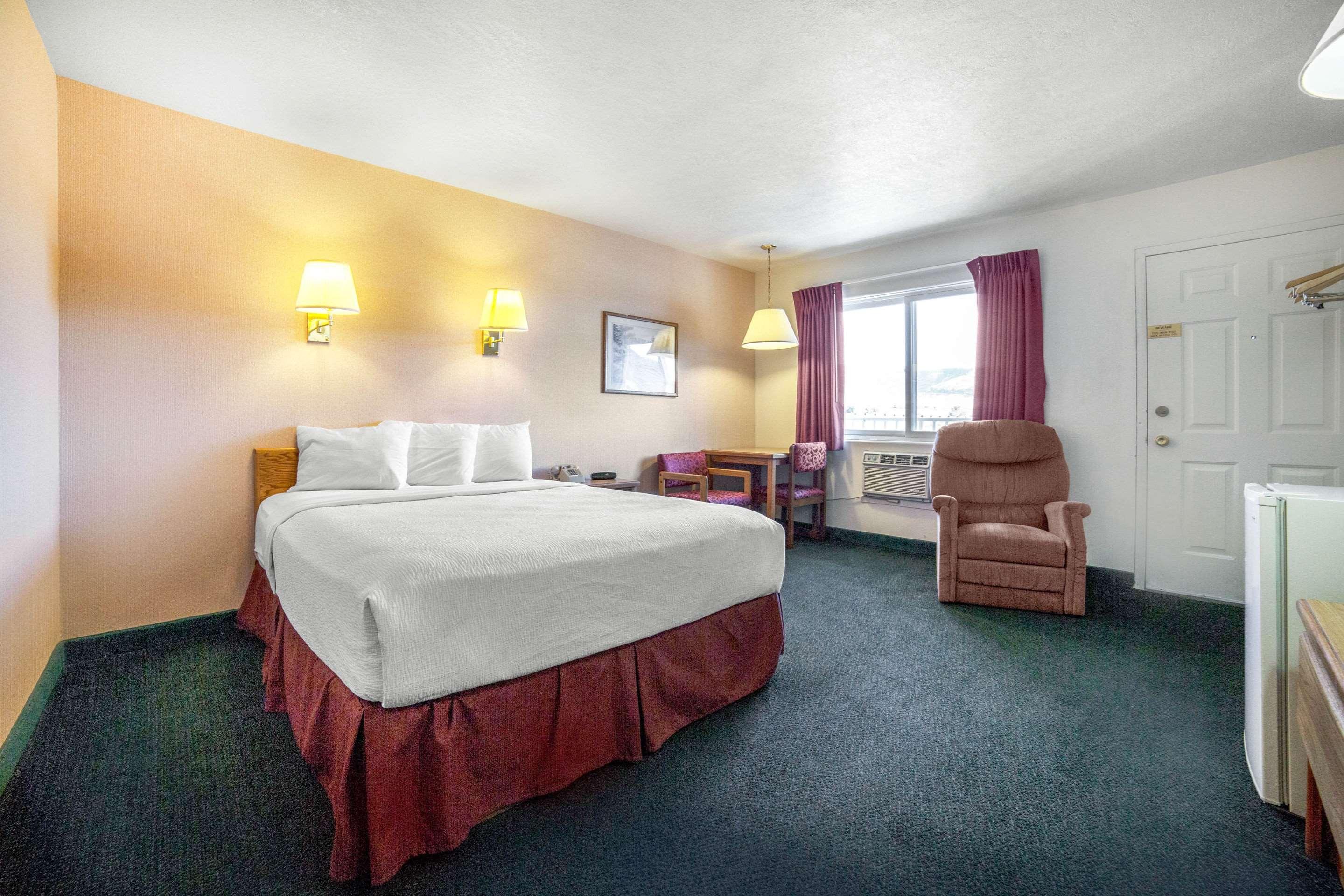 Rodeway Inn Whitehall — photo 4