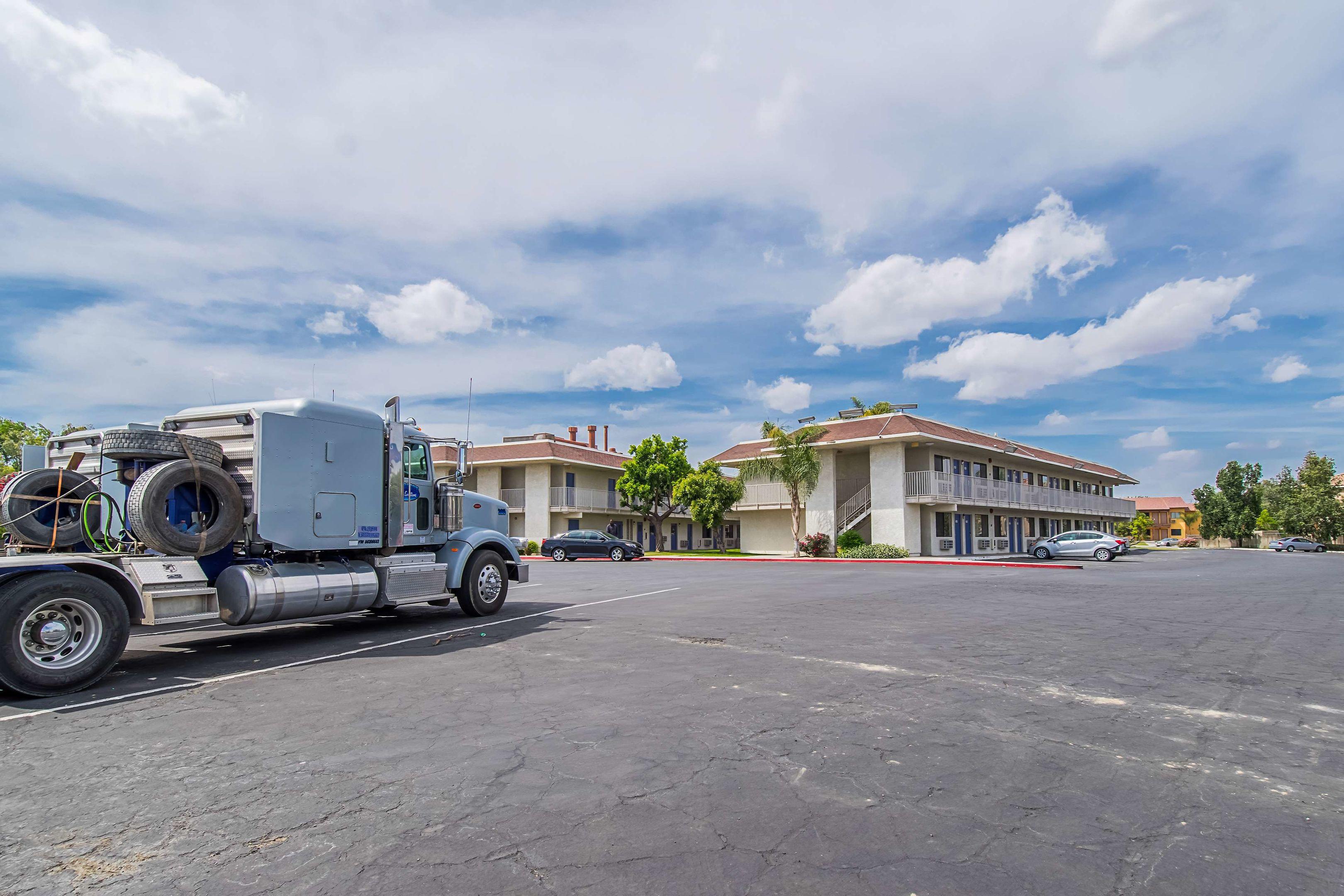 Motel 6 Bakersfield Airport — photo 4
