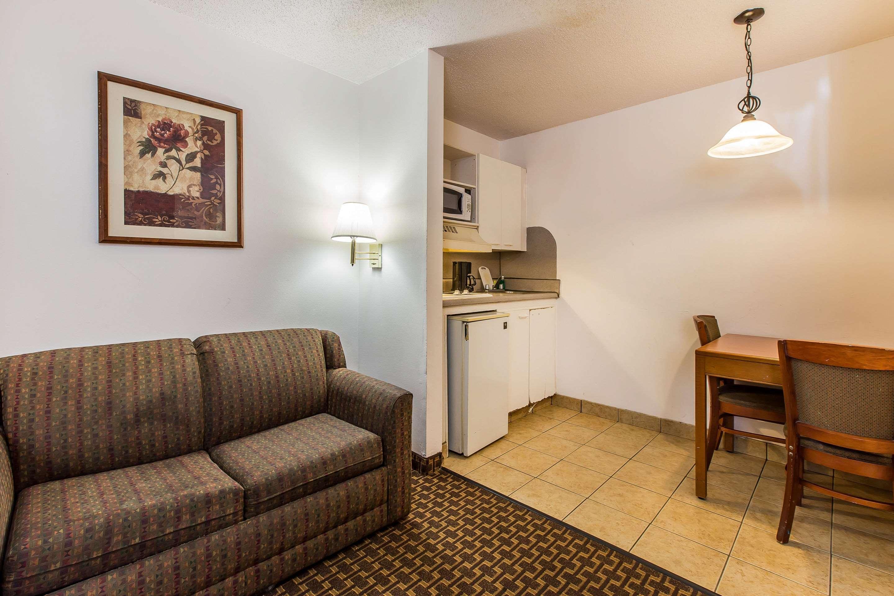 Suburban Extended Stay Abercorn — photo 4