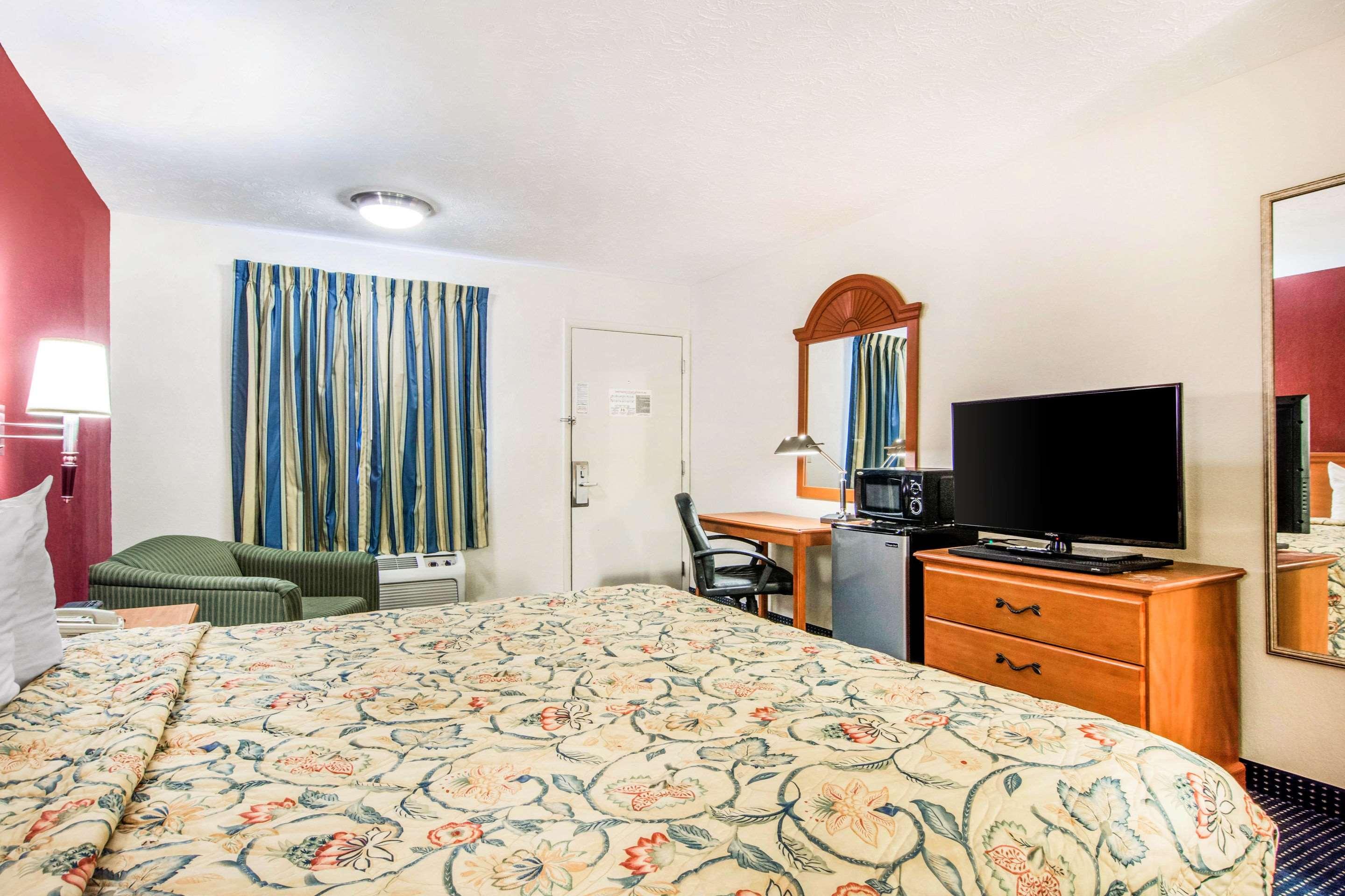 Rodeway Inn in LaGrange — photo 4