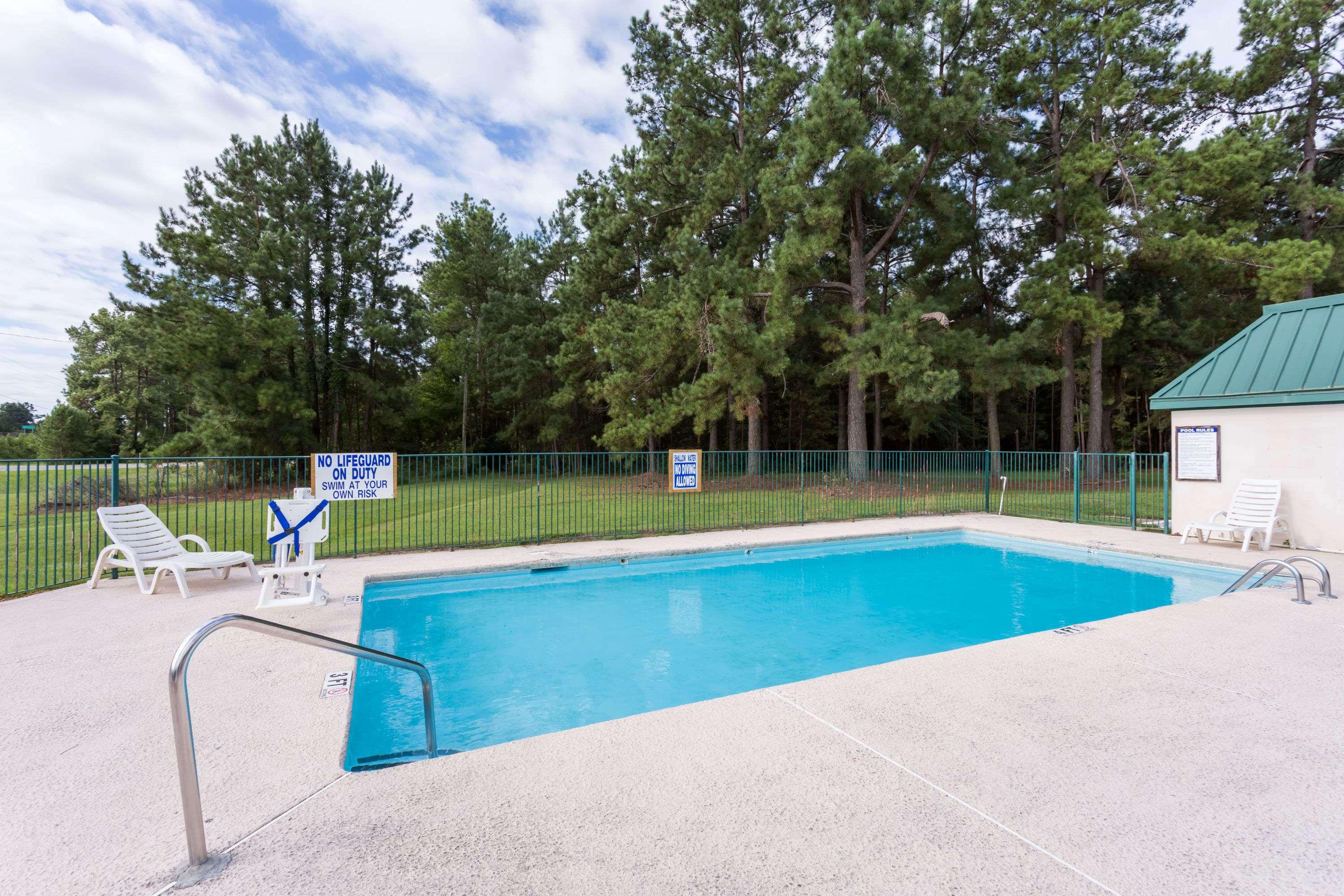 Days Inn by Wyndham Summerton — photo 4