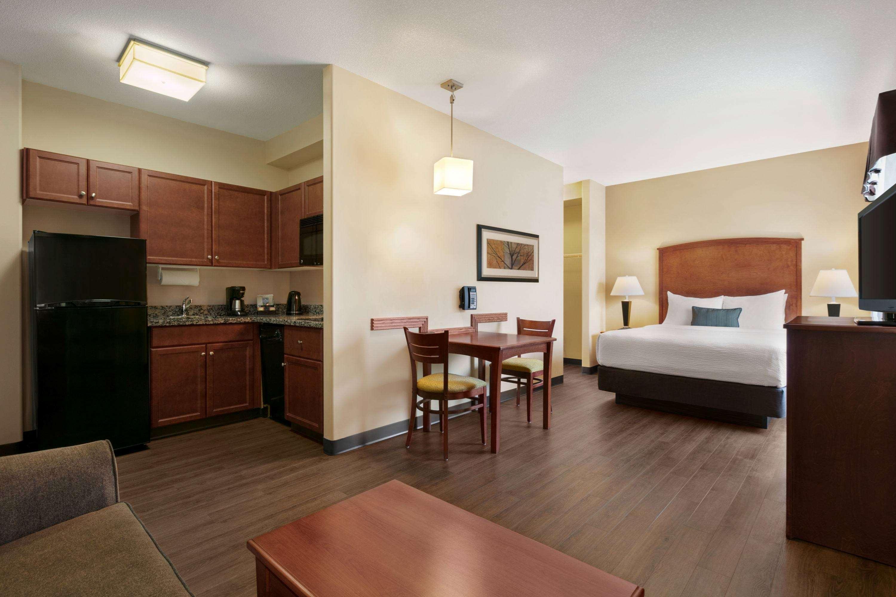 Days Inn & Suites Sherwood Park Edmonton — photo 4