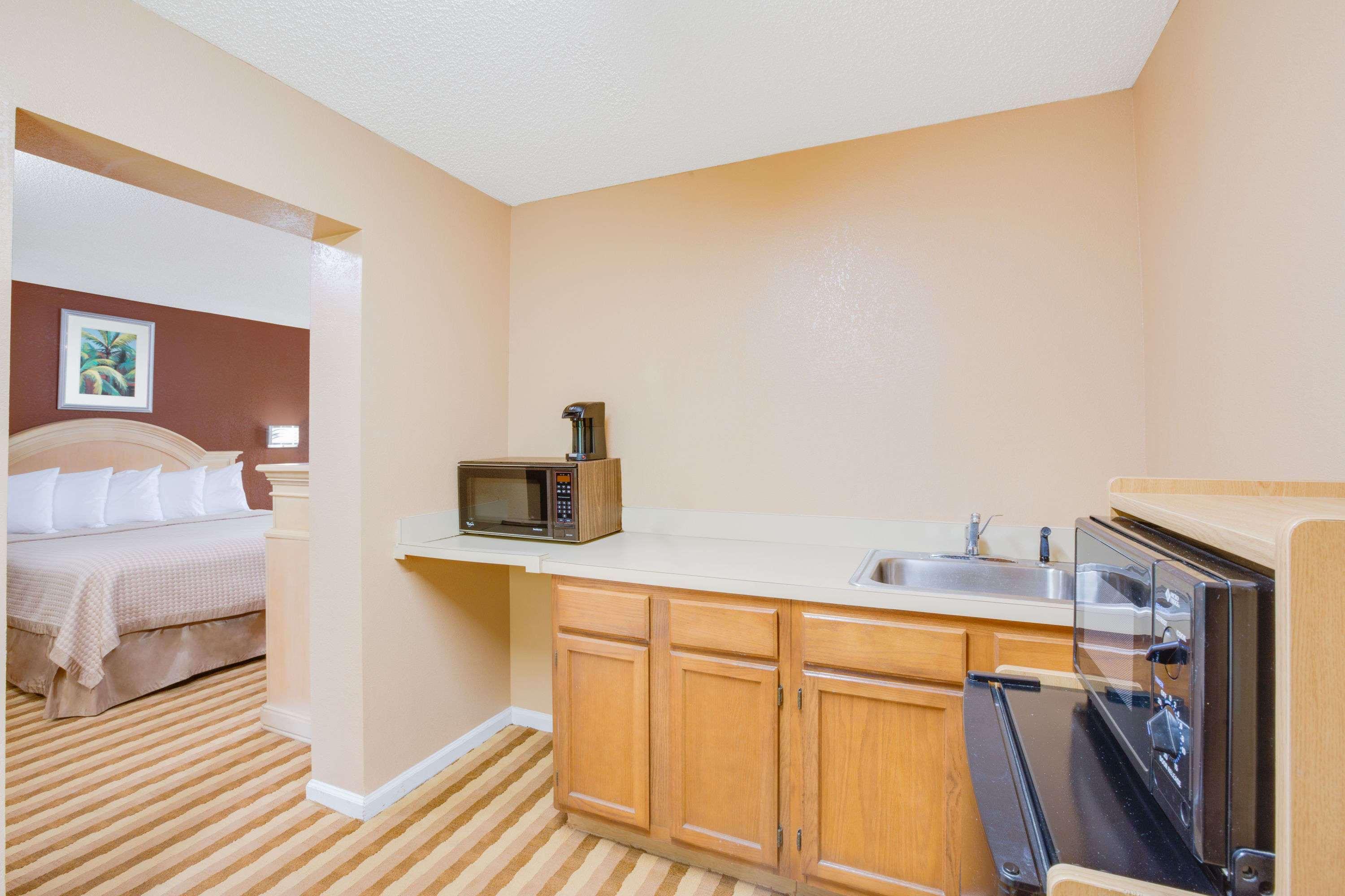 Days Inn Columbus Tryon — photo 5