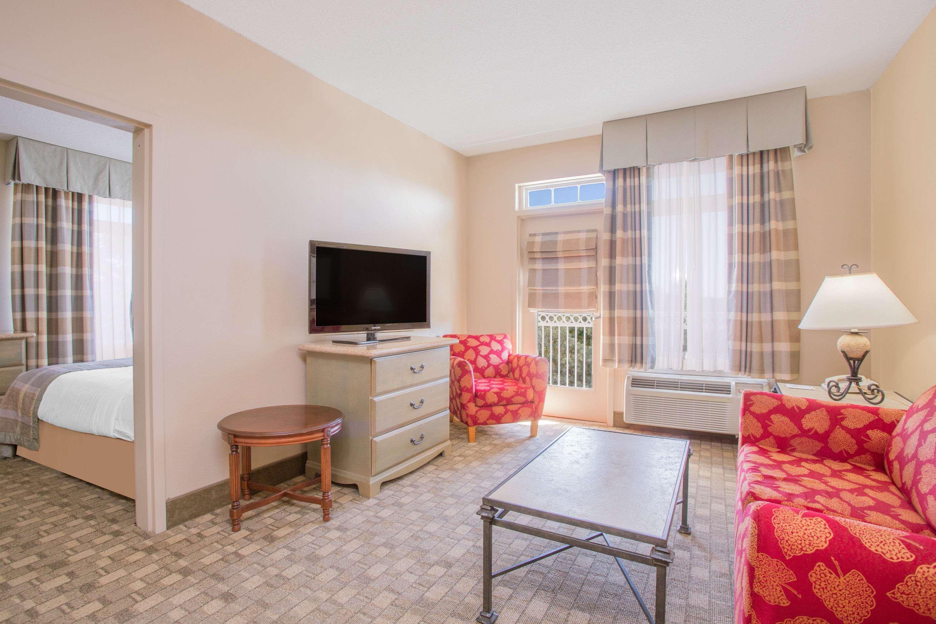 Hawthorn Suites by Wyndham Conyers — photo 4