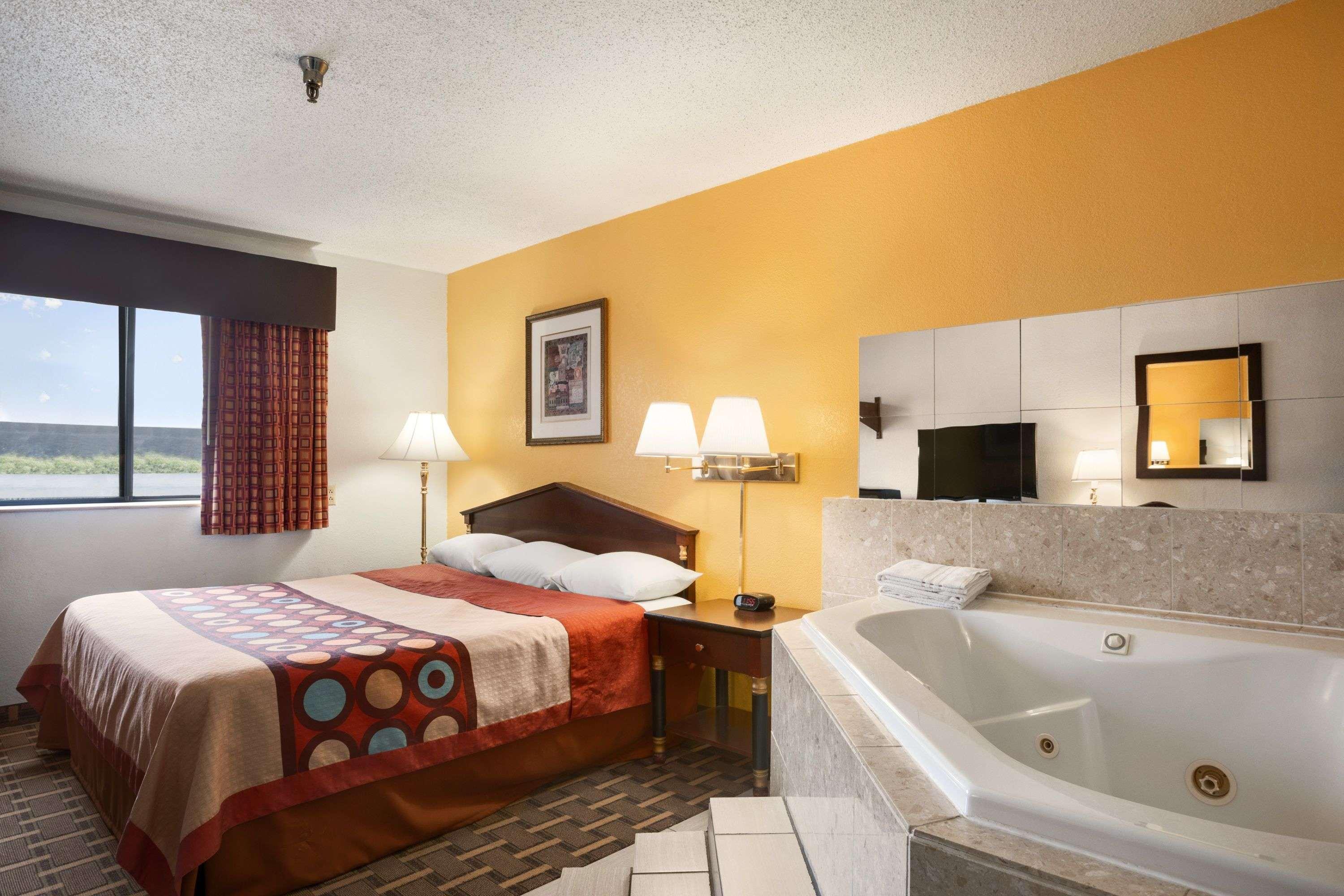 Super 8 by Wyndham Brookville — photo 4