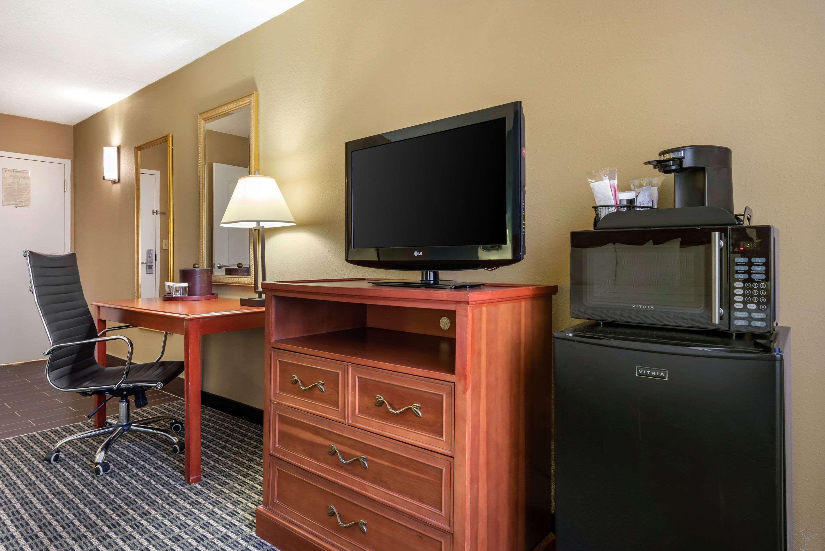 Clarion Hotel Conference Center - North — photo 5