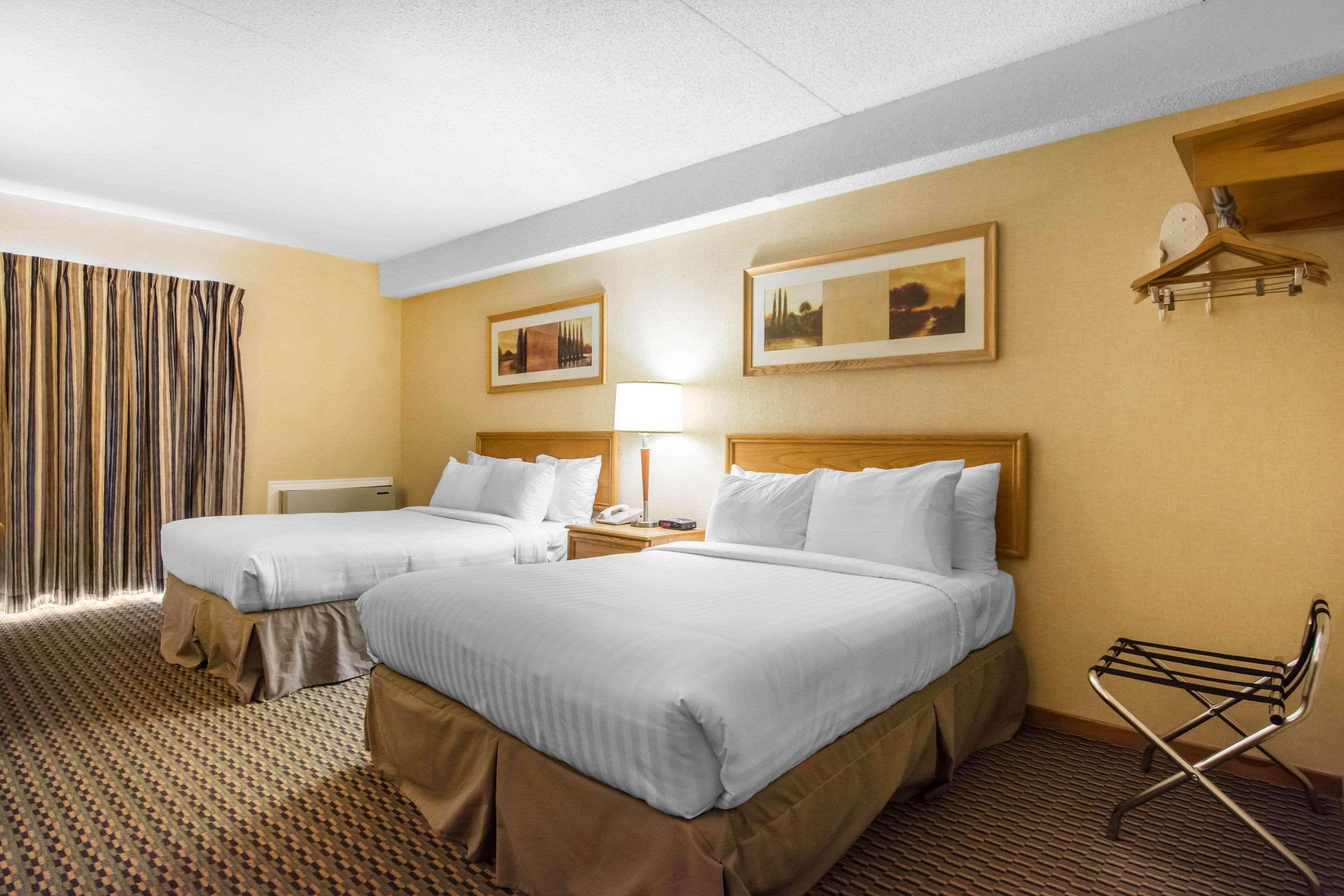 Econo Lodge Airport — photo 5