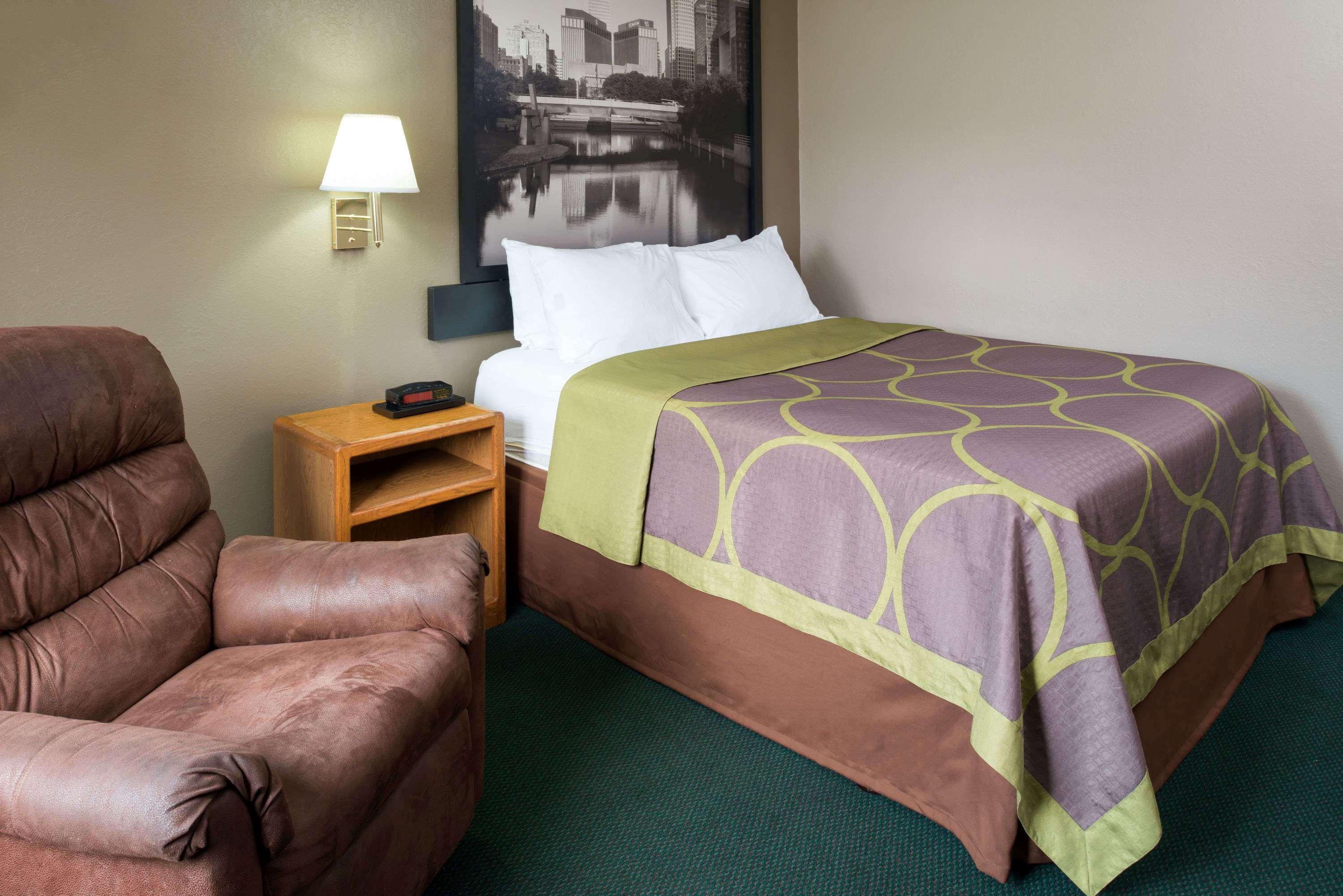 Super 8 by Wyndham Omaha NE — photo 5