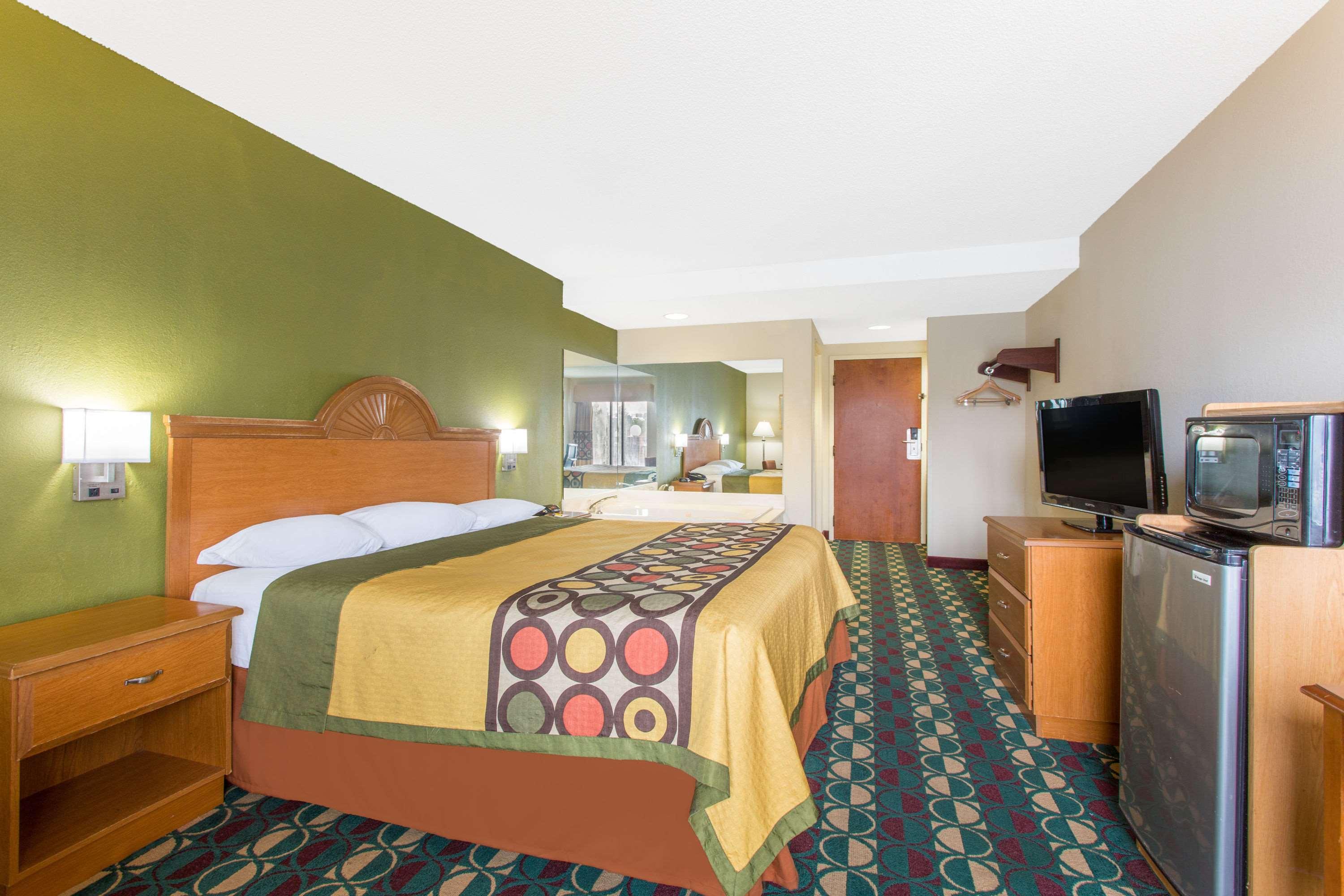 Super 8 by Wyndham Spartanburg/I-26 Exit 22 — photo 5