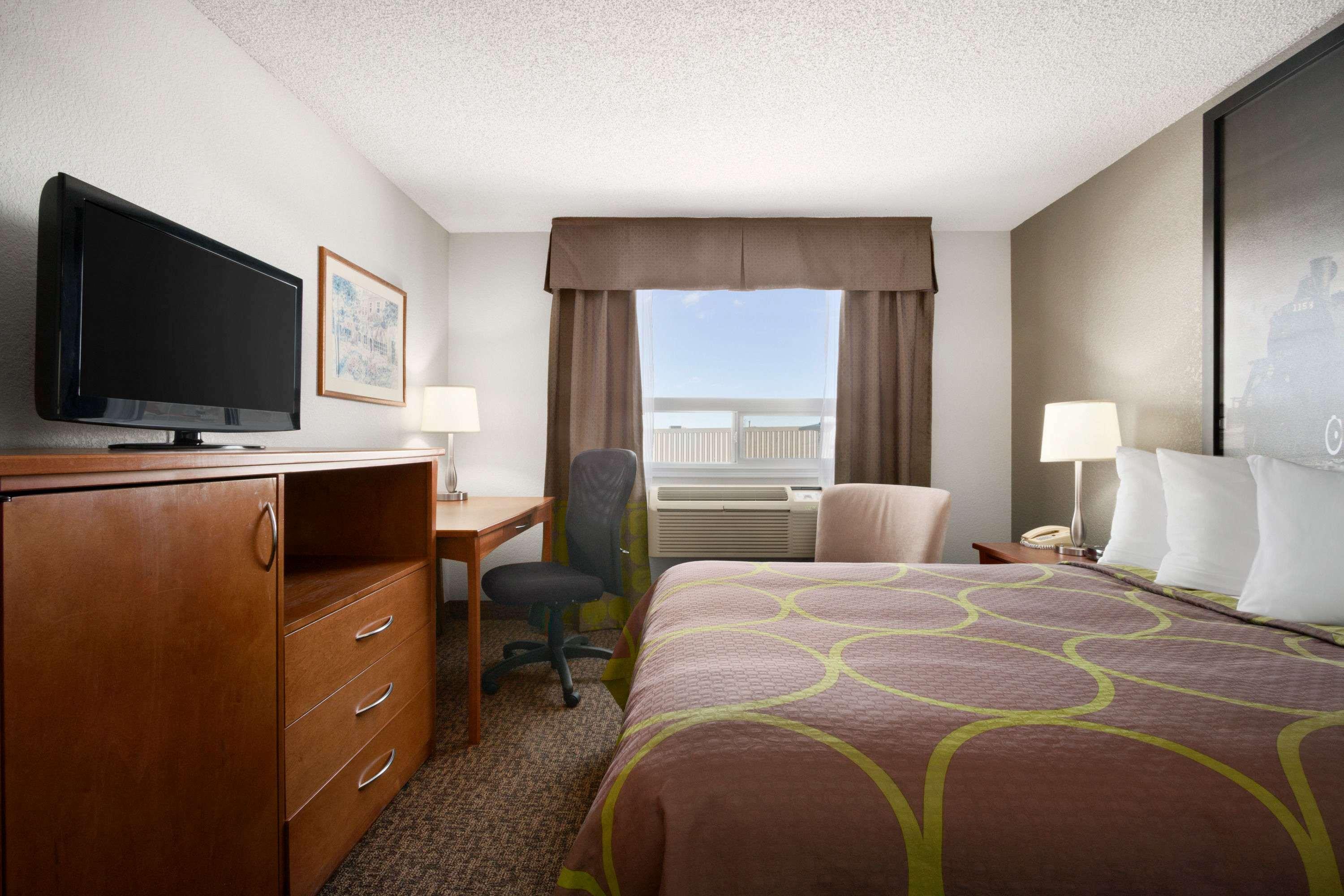 Super 8 by Wyndham Regina — photo 4