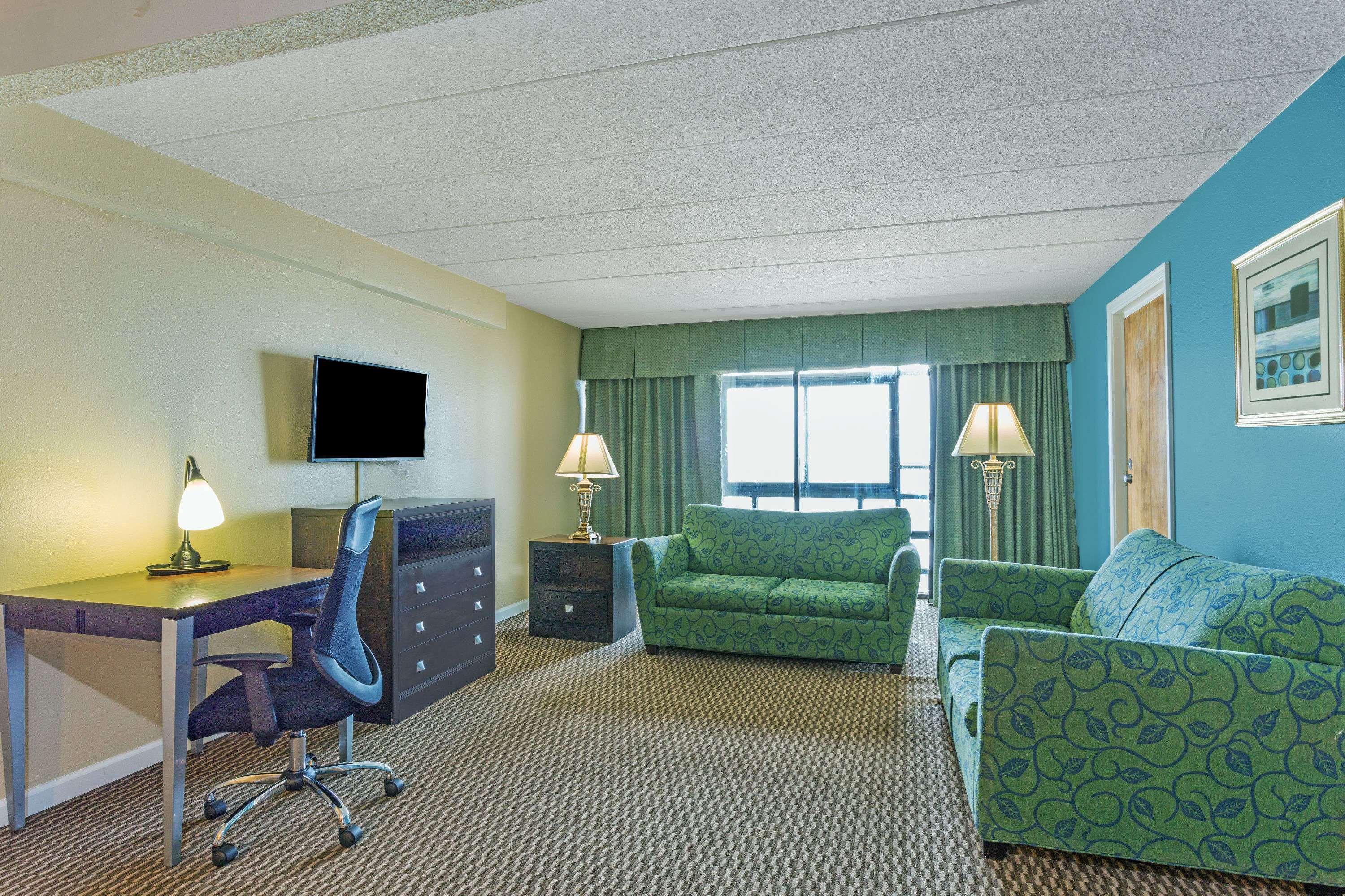Travelodge by Wyndham Suites Virginia Beach Oceanfront — photo 5