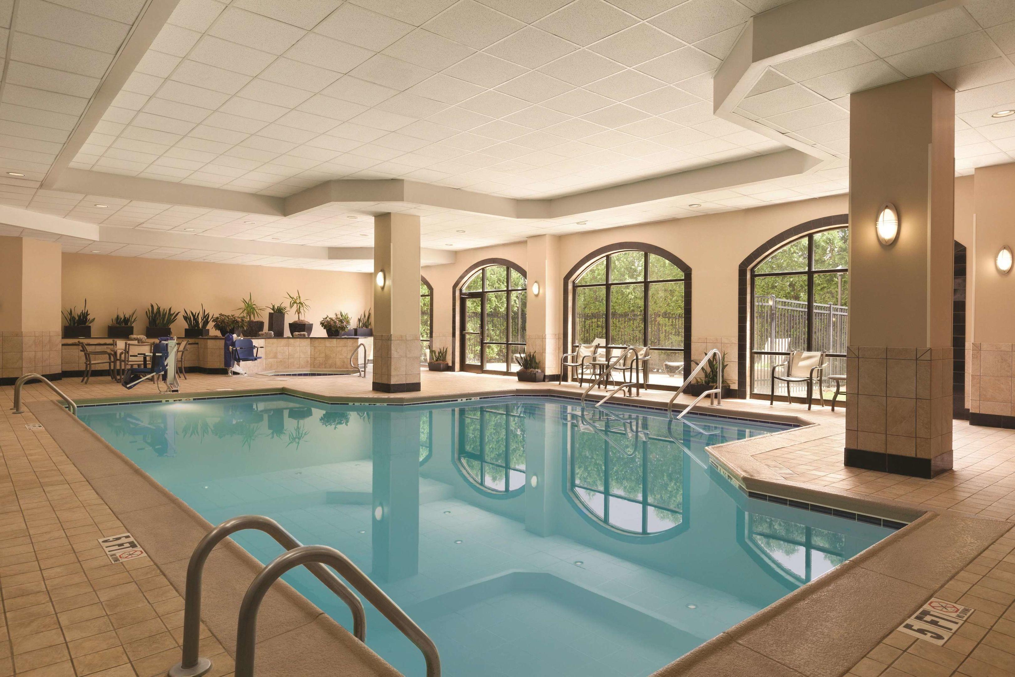 Embassy Suites Louisville — photo 5