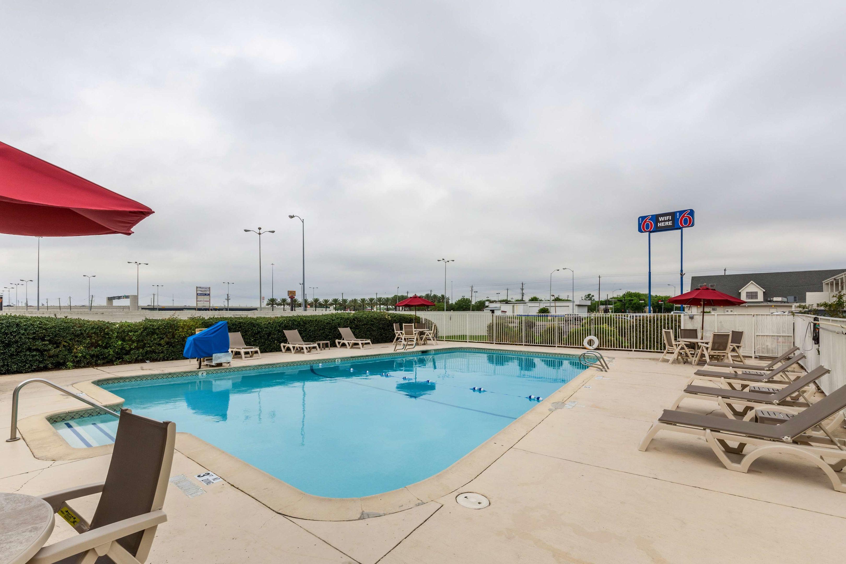 Motel 6 Houston - NASA — photo 5